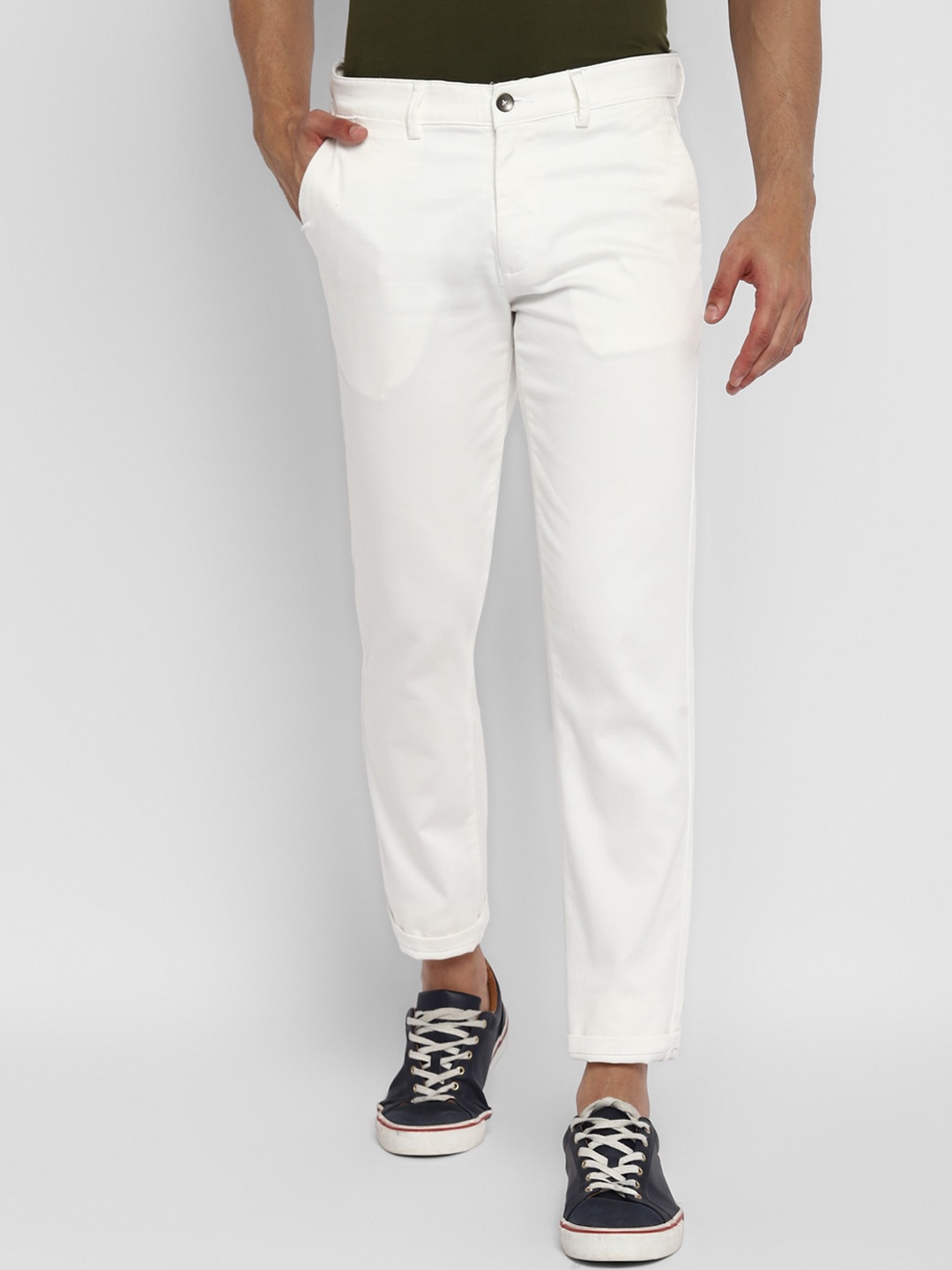 

Turtle Men White Slim Fit Solid Cotton Trousers