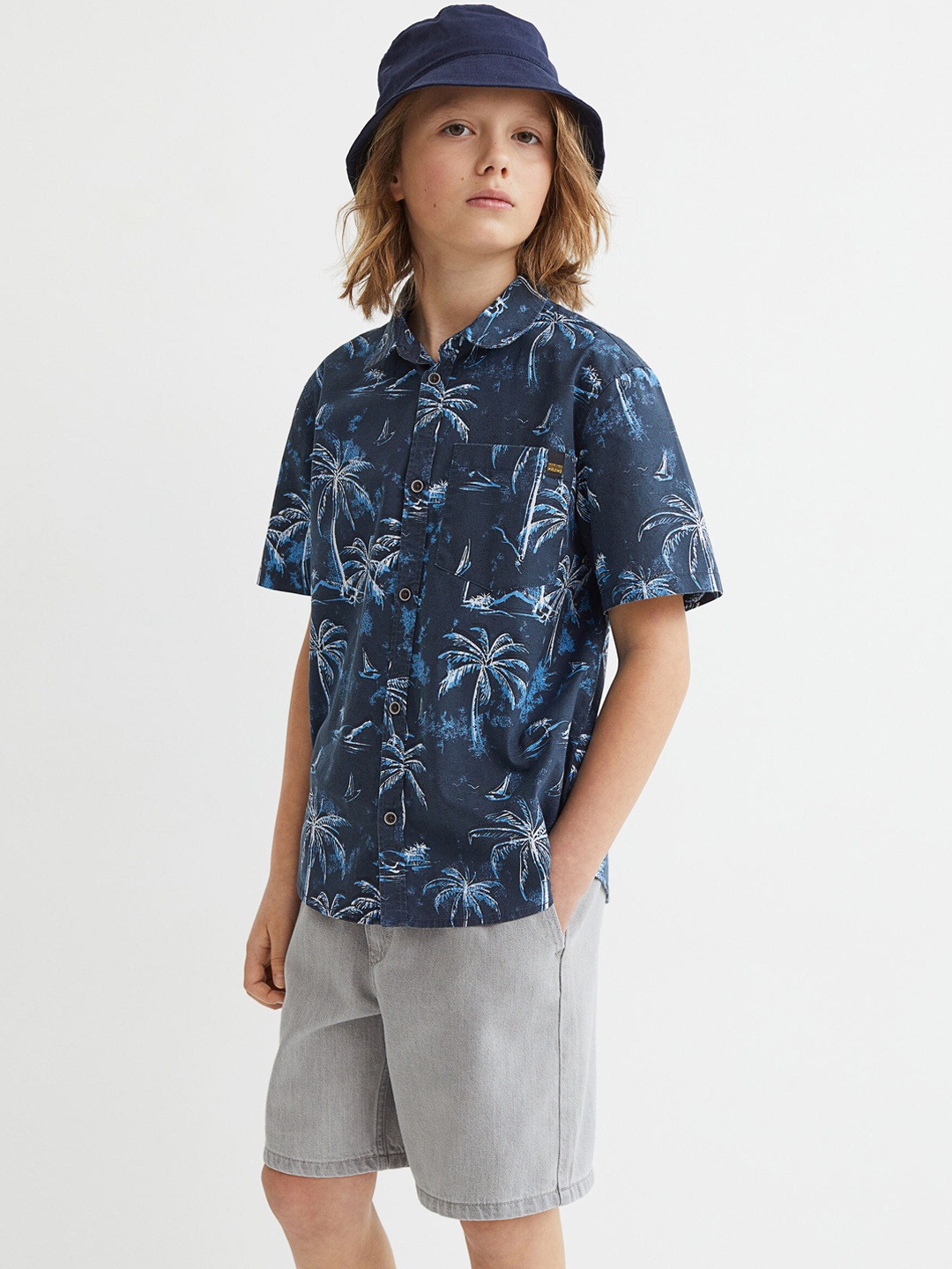 

H&M Boys Grey Solid Cotton Denim Shorts
