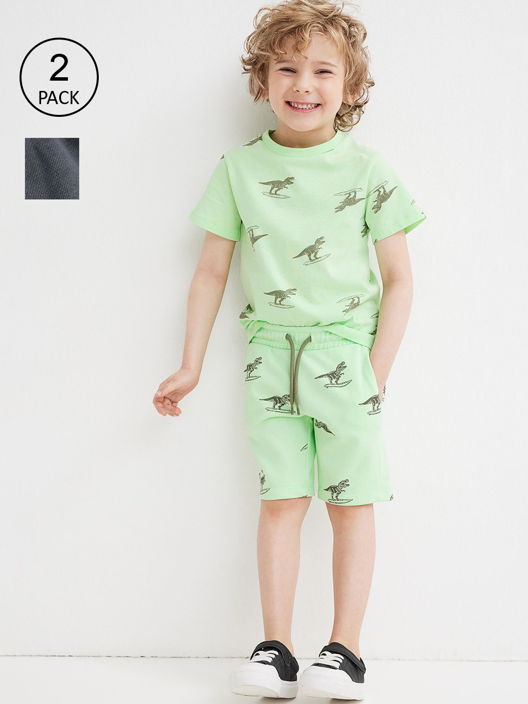 

H&M Boys Pack of 2 Green & Grey Shorts