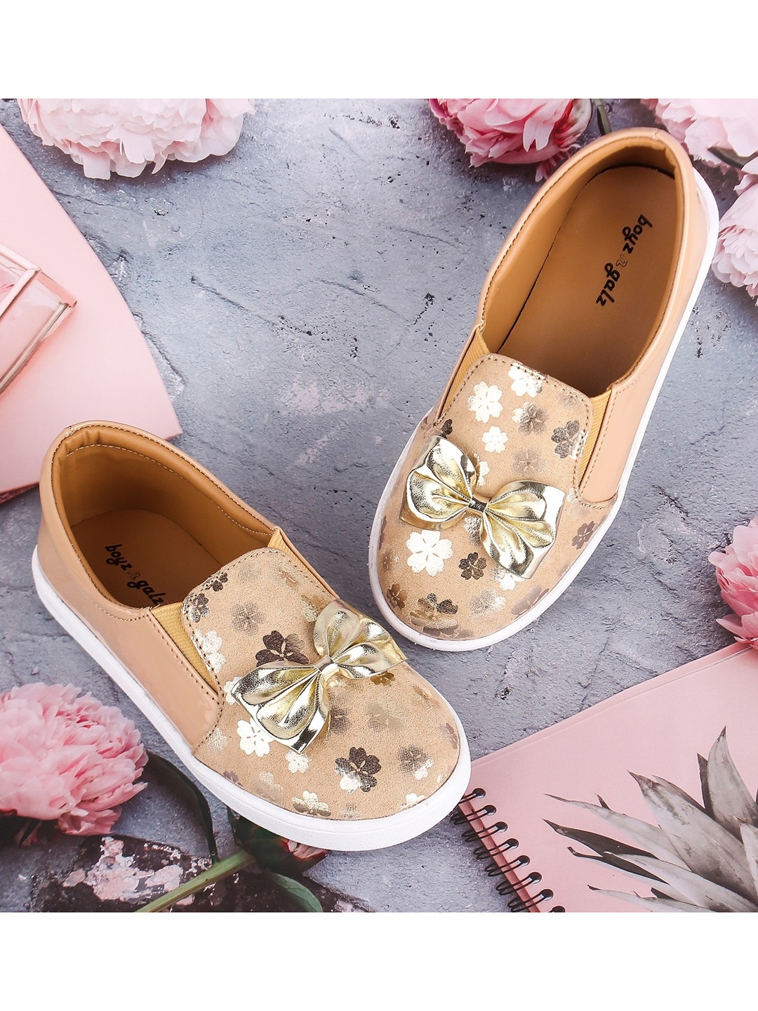 

BOYZ N GALZ Girls Beige & Golden Printed PU Slip-On Sneakers