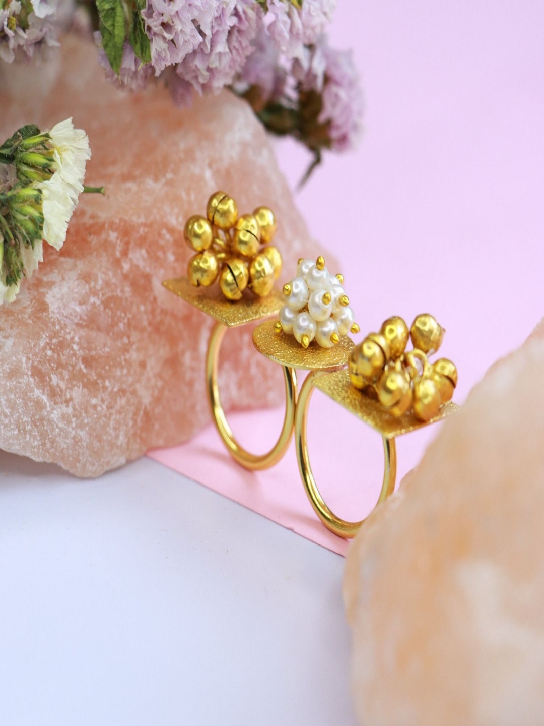 

I Jewels Women Gold & White 18k Gold Plated Clustered Pearls Adjustable Finger Ring