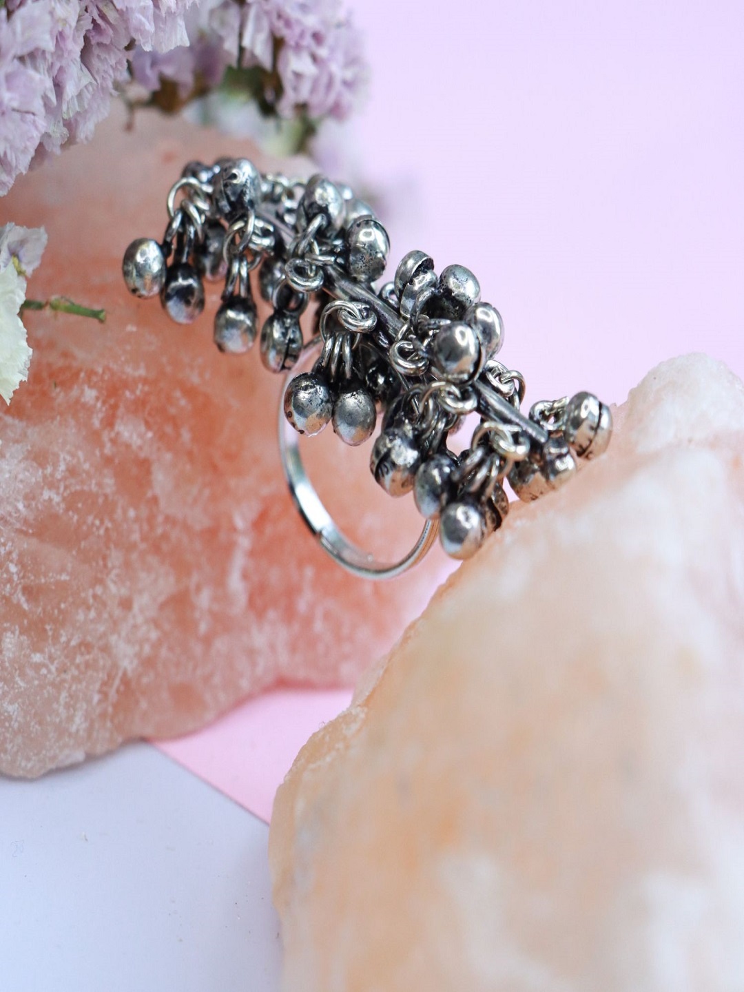 

I Jewels Women Silver Clustered Pearls 18k Silver Plated Adjustable Finger Ring