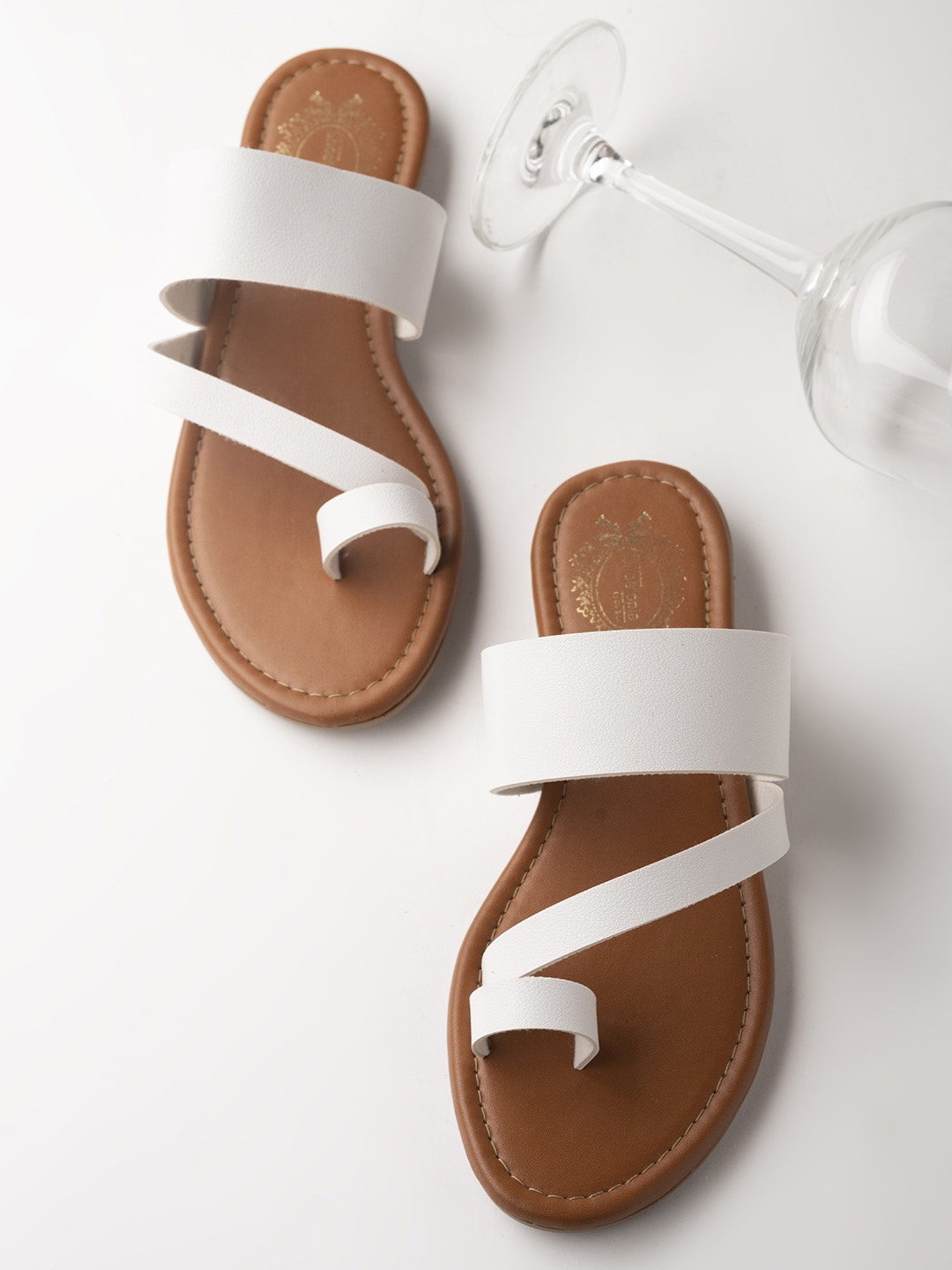

Shoetopia Girls White Colourblocked One Toe Flats