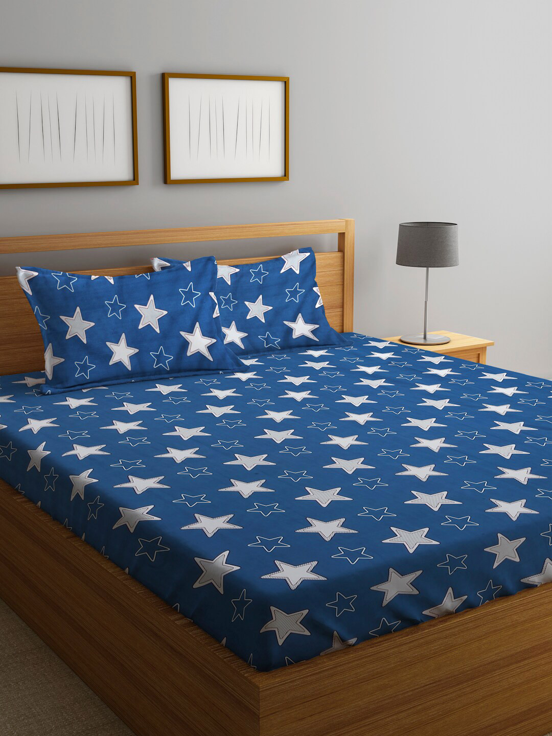 

KLOTTHE Blue & White Geometric 210 TC King Bedsheet with 2 Pillow Covers