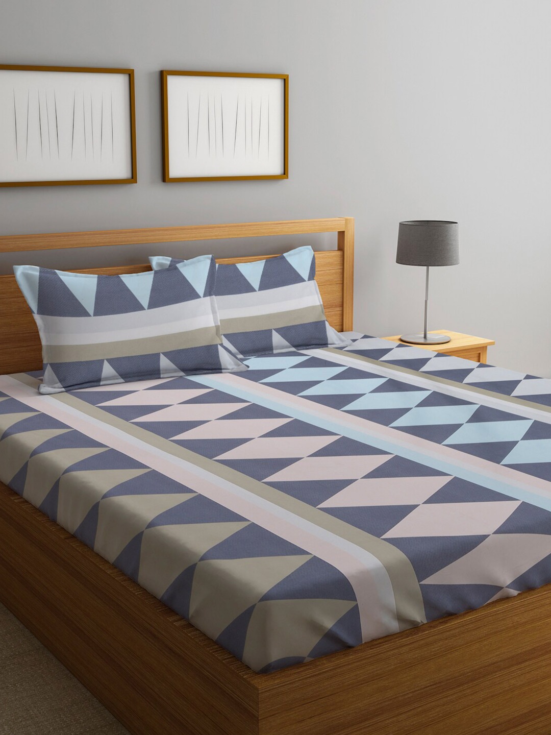 

KLOTTHE Grey & Blue Geometric 210 TC King Bedsheet with 2 Pillow Covers