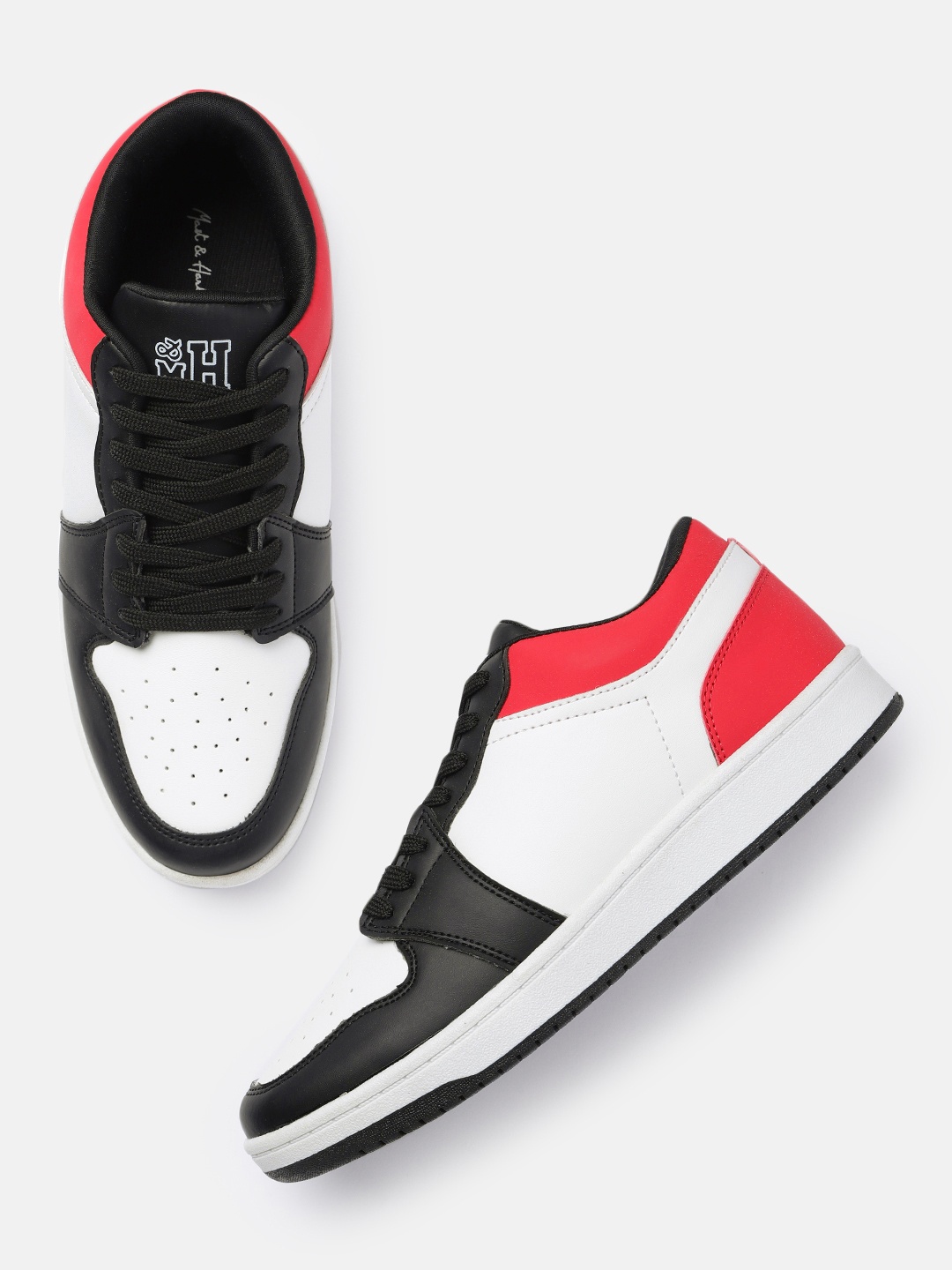 

Mast & Harbour Men Black & White Sneakers
