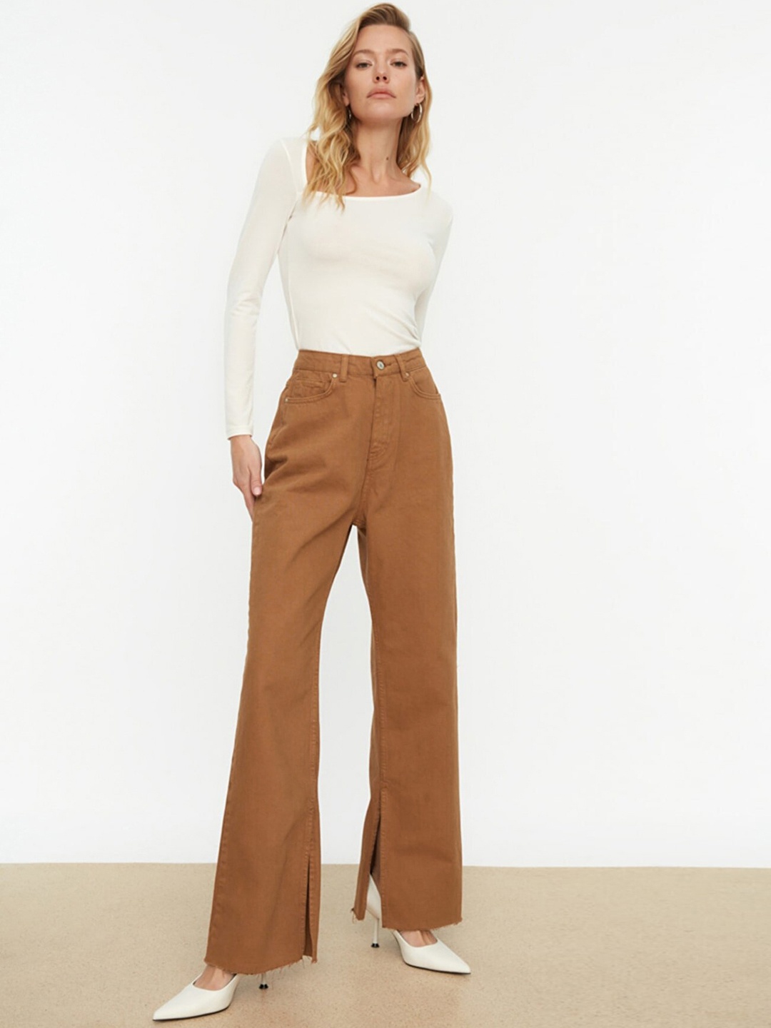 

Trendyol Women Brown Wide Leg Stretchable Jeans