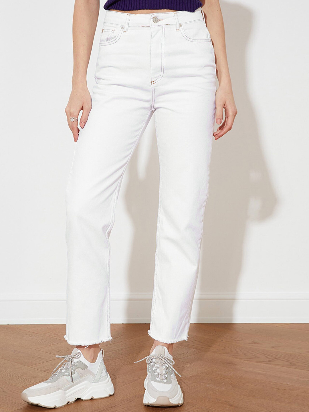 

Trendyol Women Off White Straight Fit High-Rise Pure Cotton Jeans