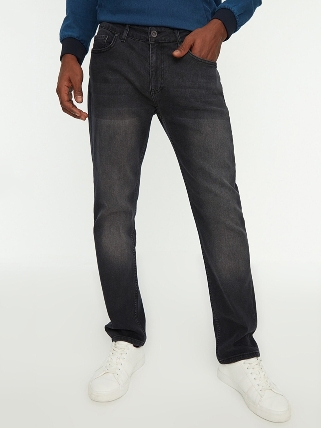 

Trendyol Men Charcoal Grey Slim Fit Light Fade Stretchable Jeans
