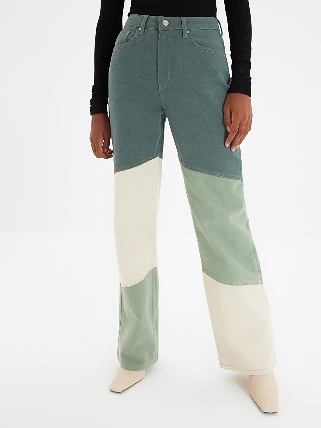 

Trendyol Women Blue & White Colourblocked Wide Leg High-Rise Jeans