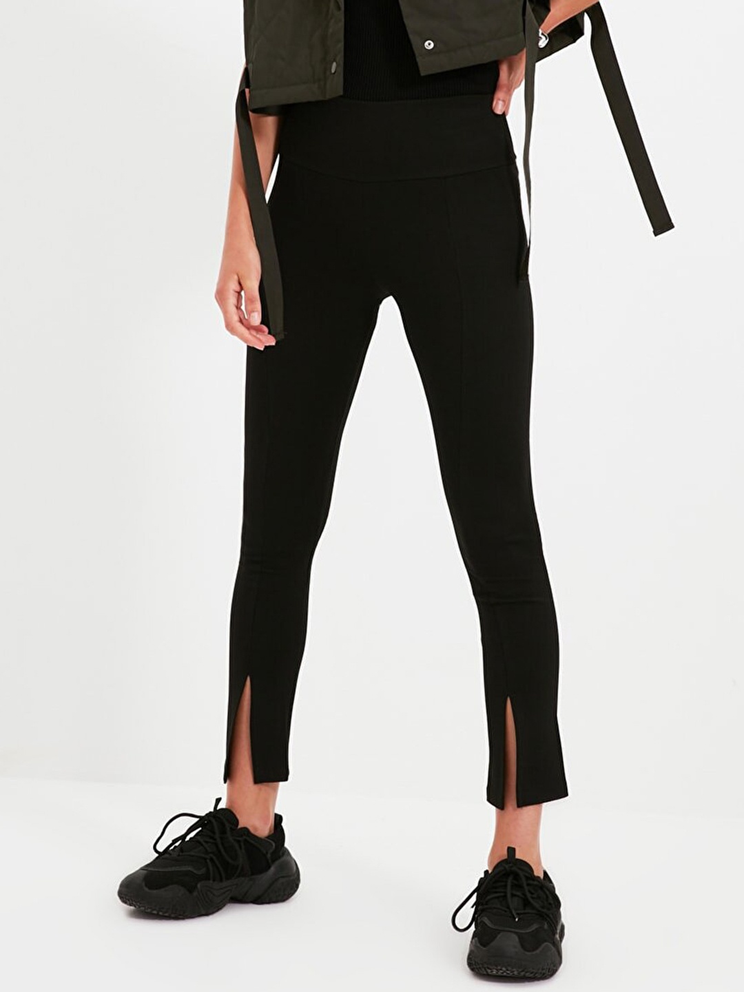 

Trendyol Women Black Solid High Waist Knitted Tights