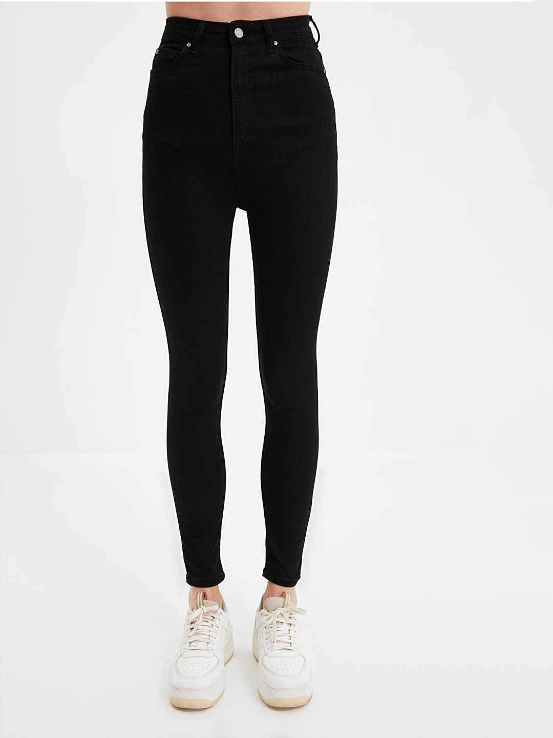 

Trendyol Women Black Solid Skinny Fit High-Rise Stretchable Jeans