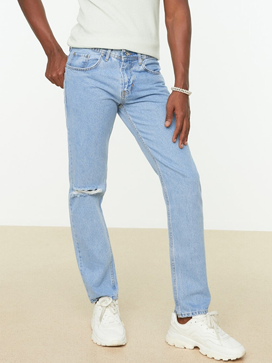 

Trendyol Men Blue Straight Fit Slash Knee Light Fade Pure Cotton Jeans