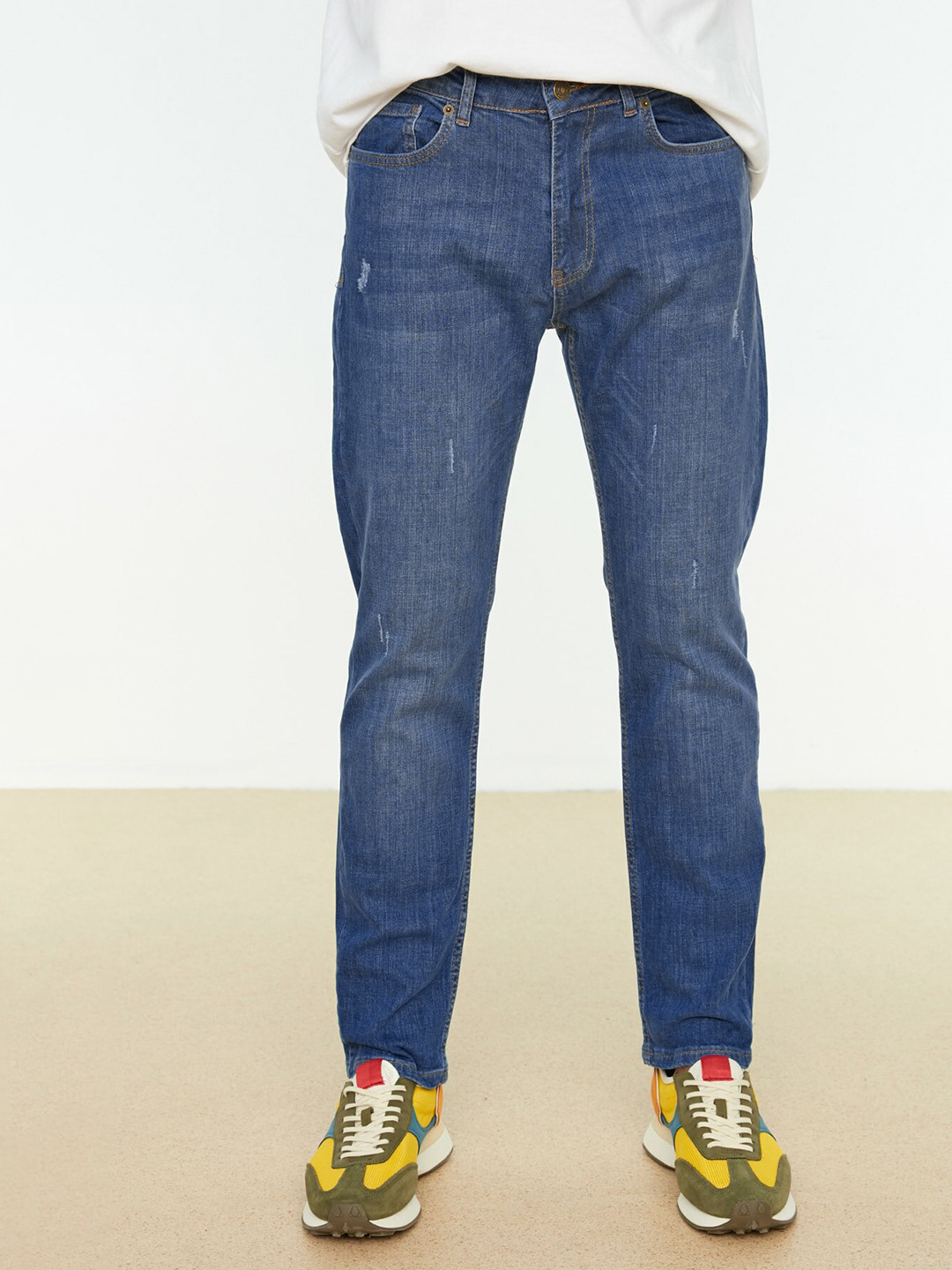 

Trendyol Men Navy Blue Slim Fit Low Distress Light Fade Stretchable Jeans