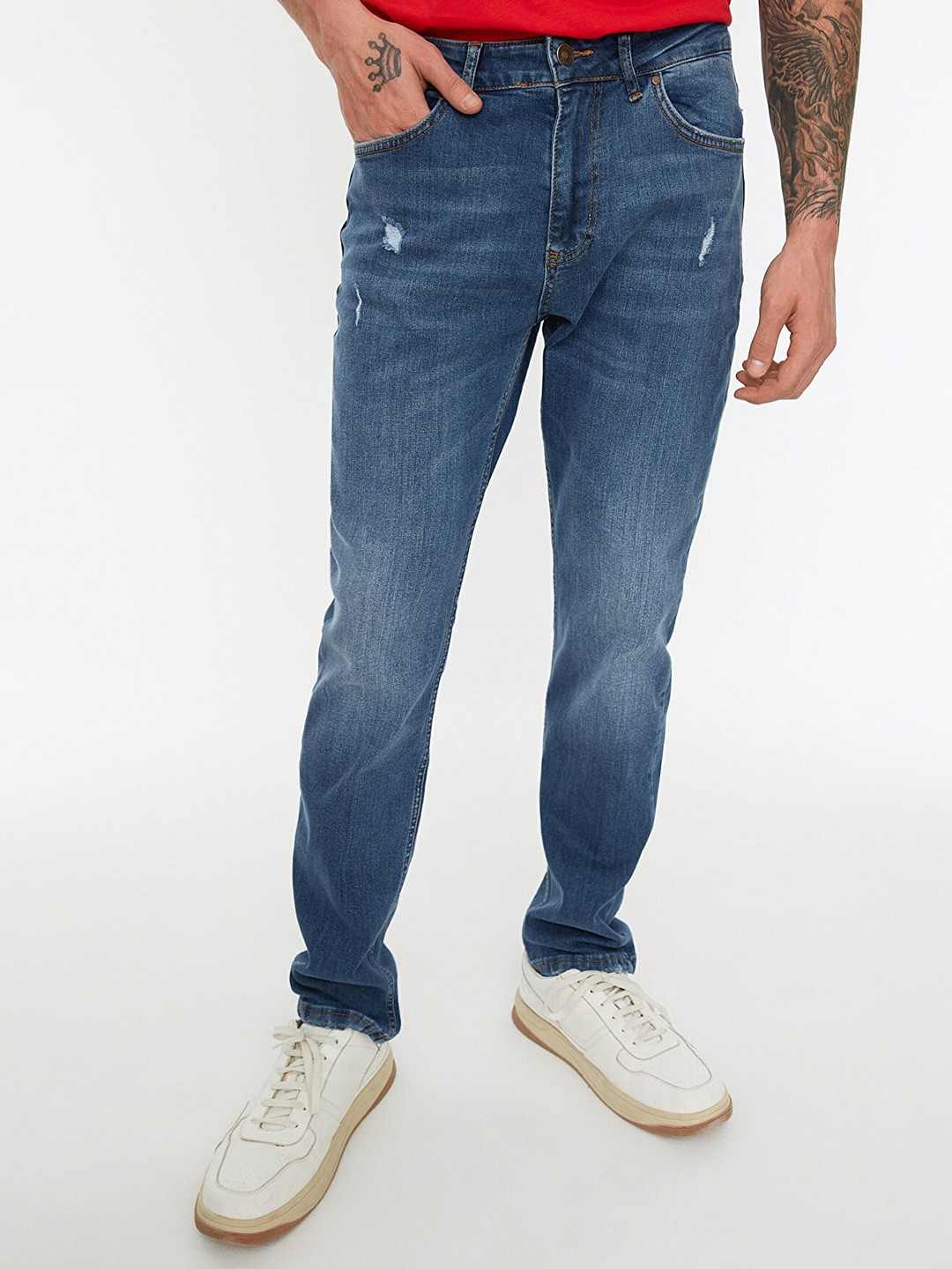 

Trendyol Men Blue Mildly Distressed Light Fade Stretchable Jeans