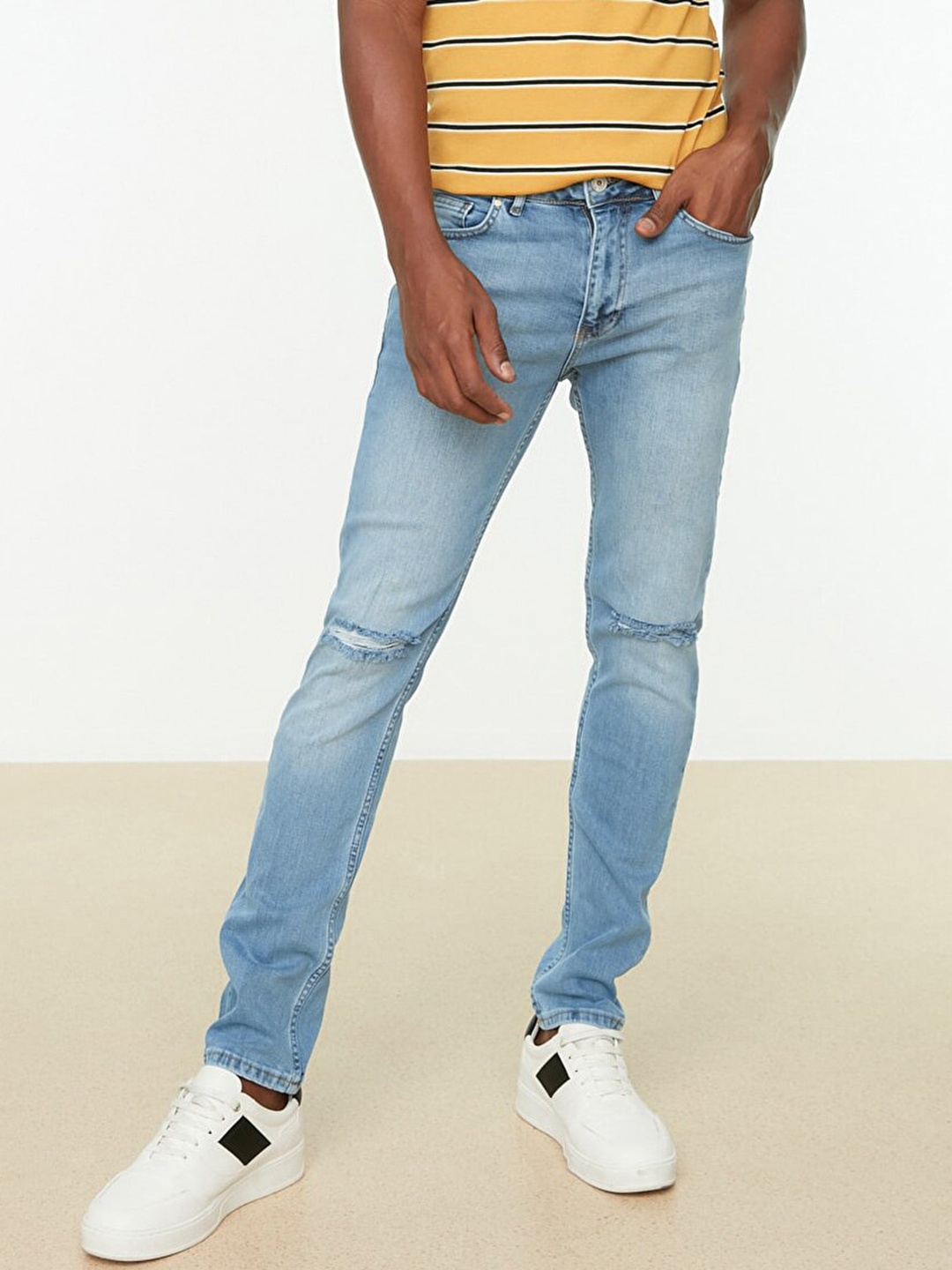 

Trendyol Men Blue Light Fade Pure Cotton Jeans