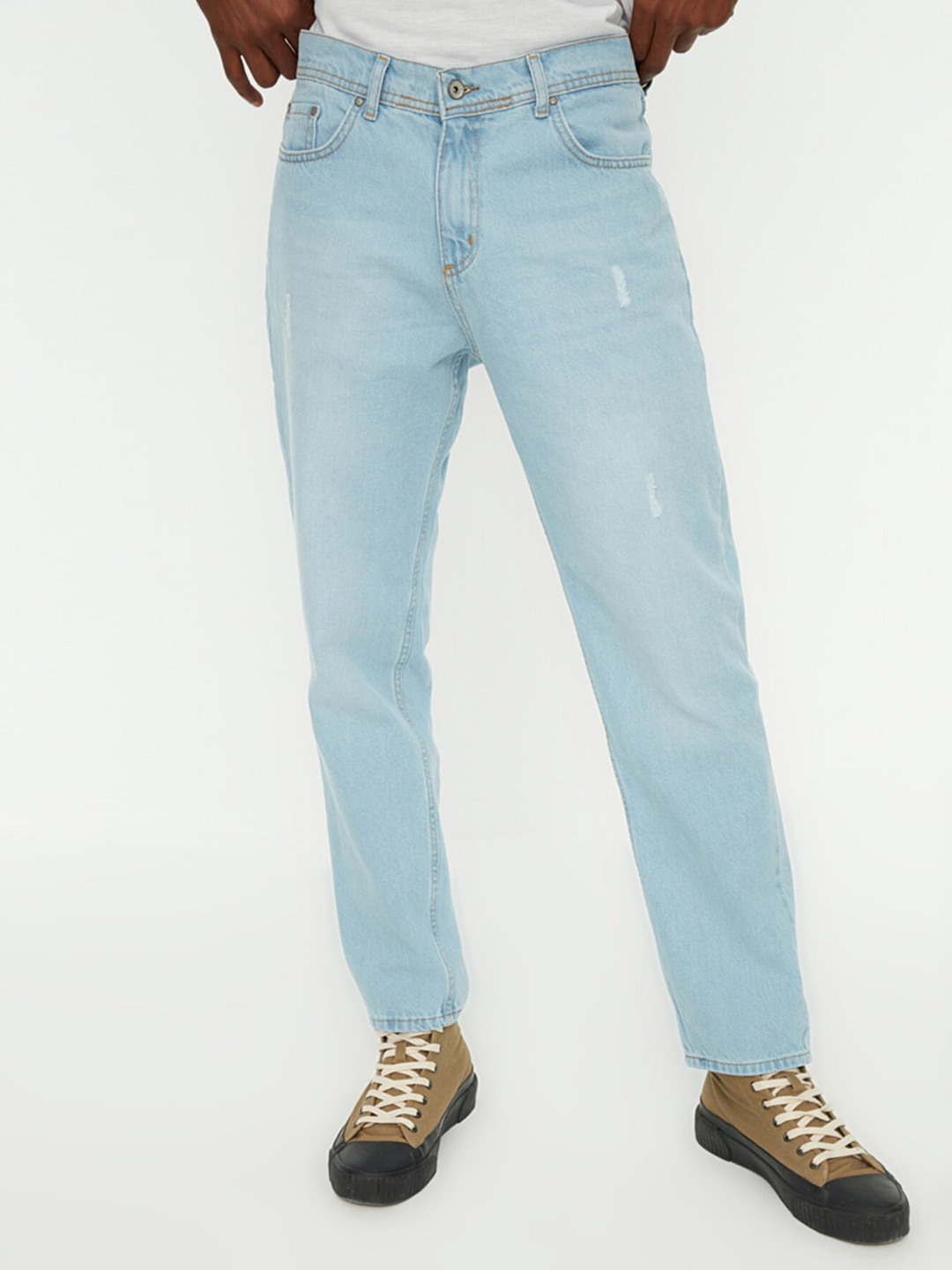 

Trendyol Men Blue Relaxed Fit Mildly Distressed Pure Cotton Light Fade Jeans