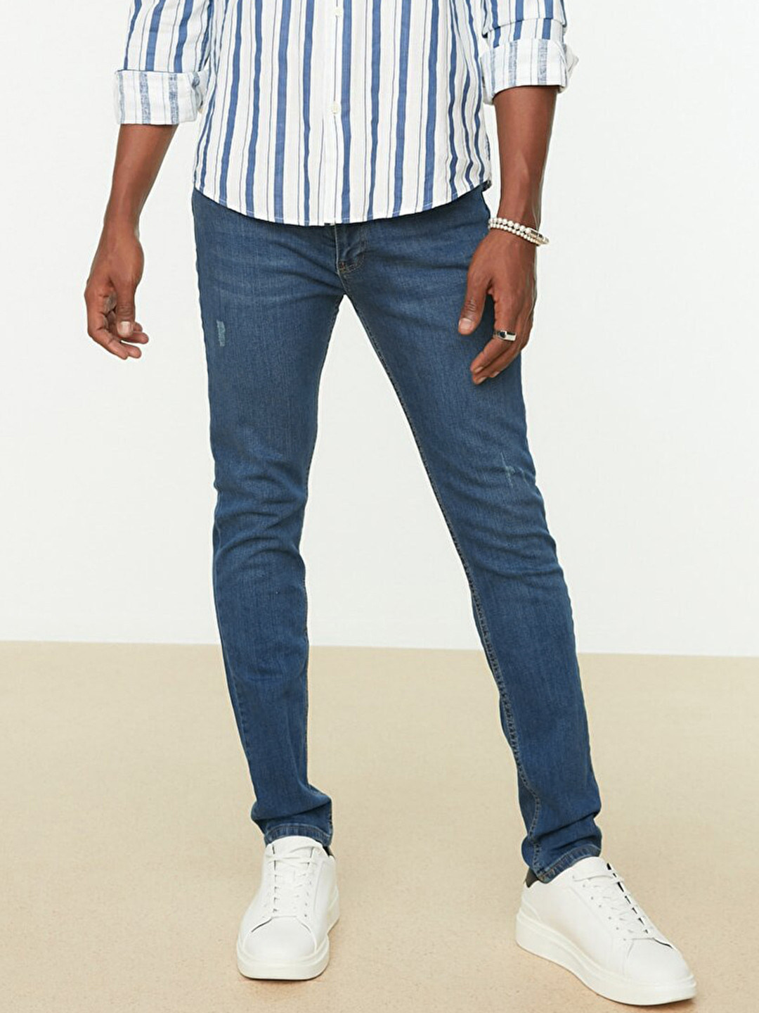 

Trendyol Men Blue Skinny Fit Low Distress Stretchable Jeans