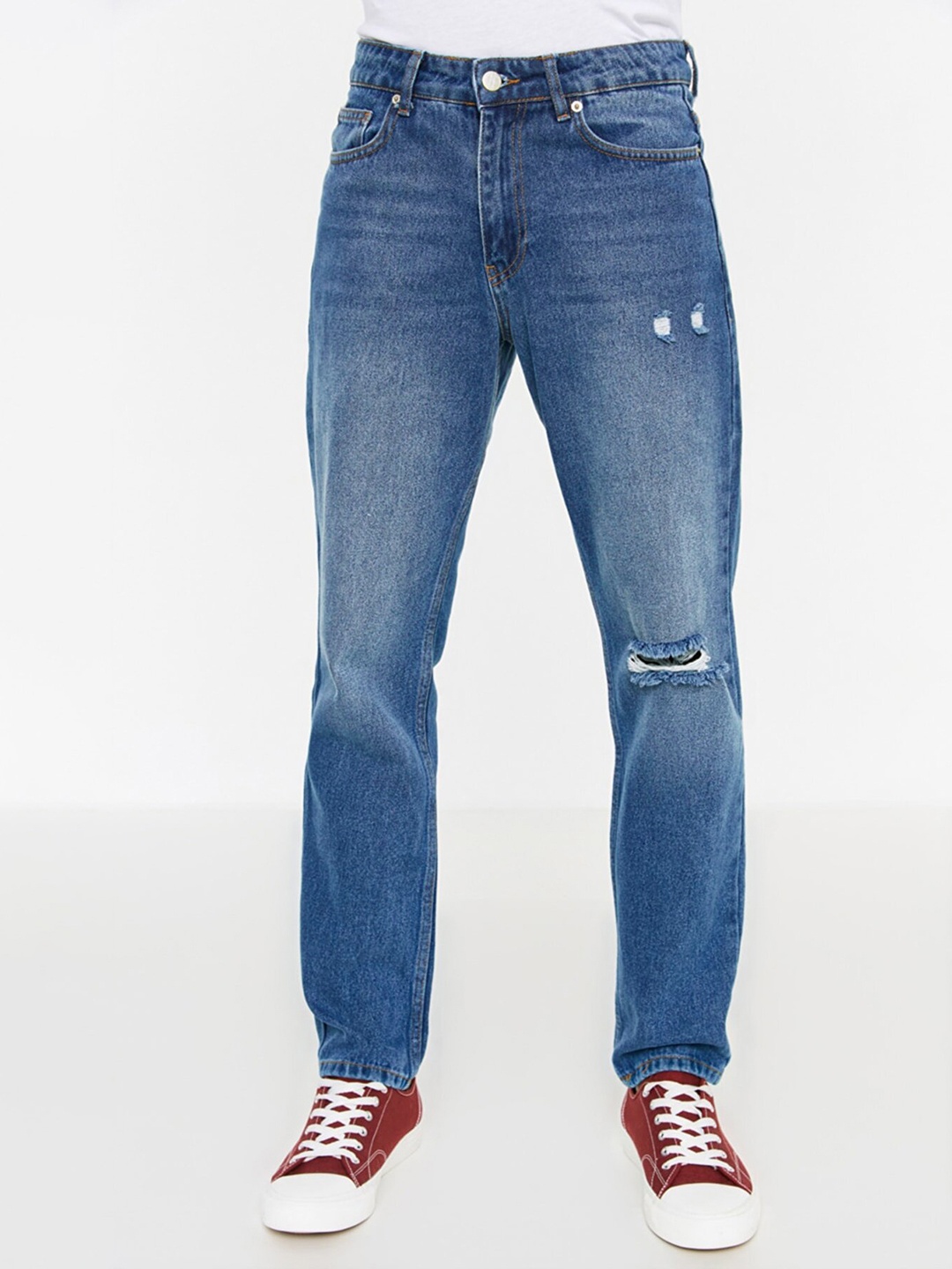 

Trendyol Men Blue Relaxed Fit Pure Cotton Mildly Distressed Light Fade Jeans