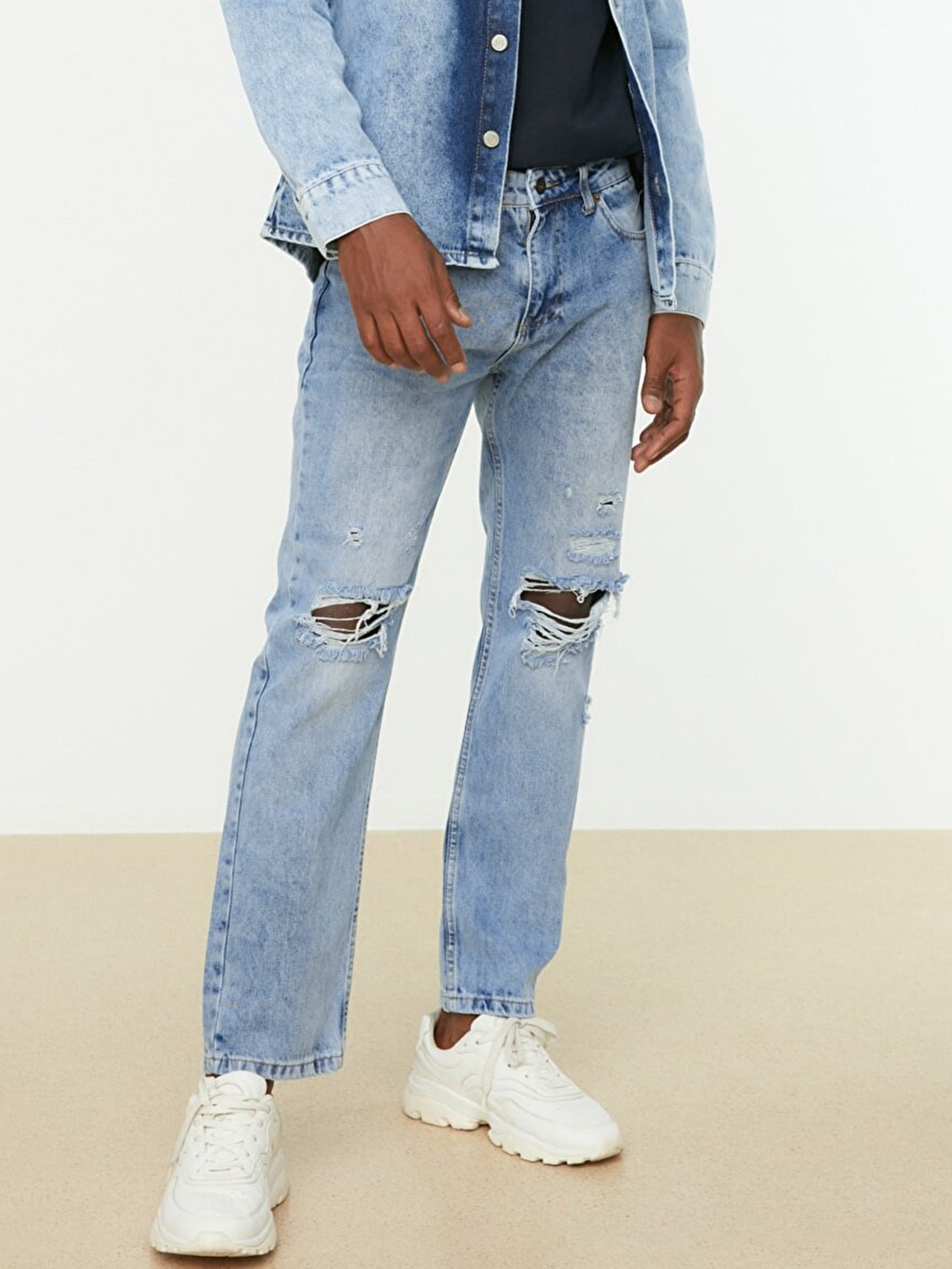 

Trendyol Men Blue Regular Fit Highly Distressed Heavy Fade Pure Cotton Jeans