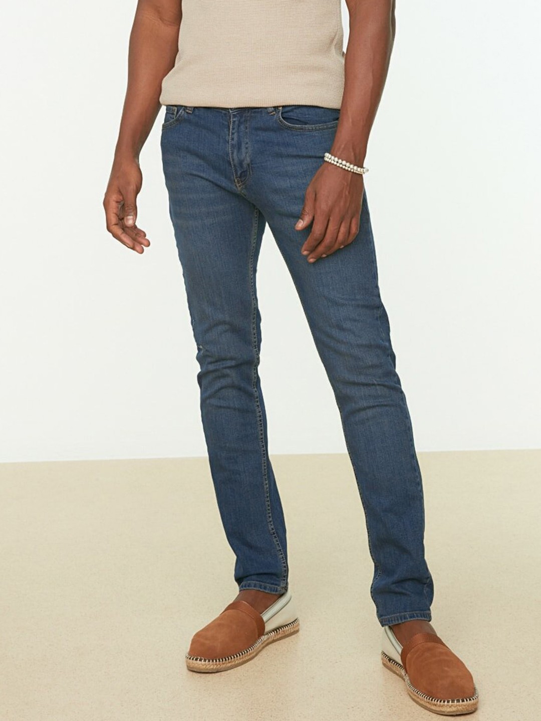 

Trendyol Men Navy Blue Skinny Fit Low Distress Light Fade Stretchable Jeans