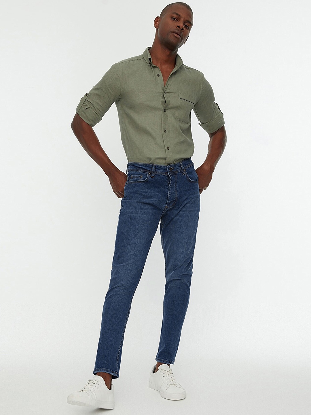

Trendyol Men Blue Tapered Skinny Fit Light Fade Stretchable Jeans