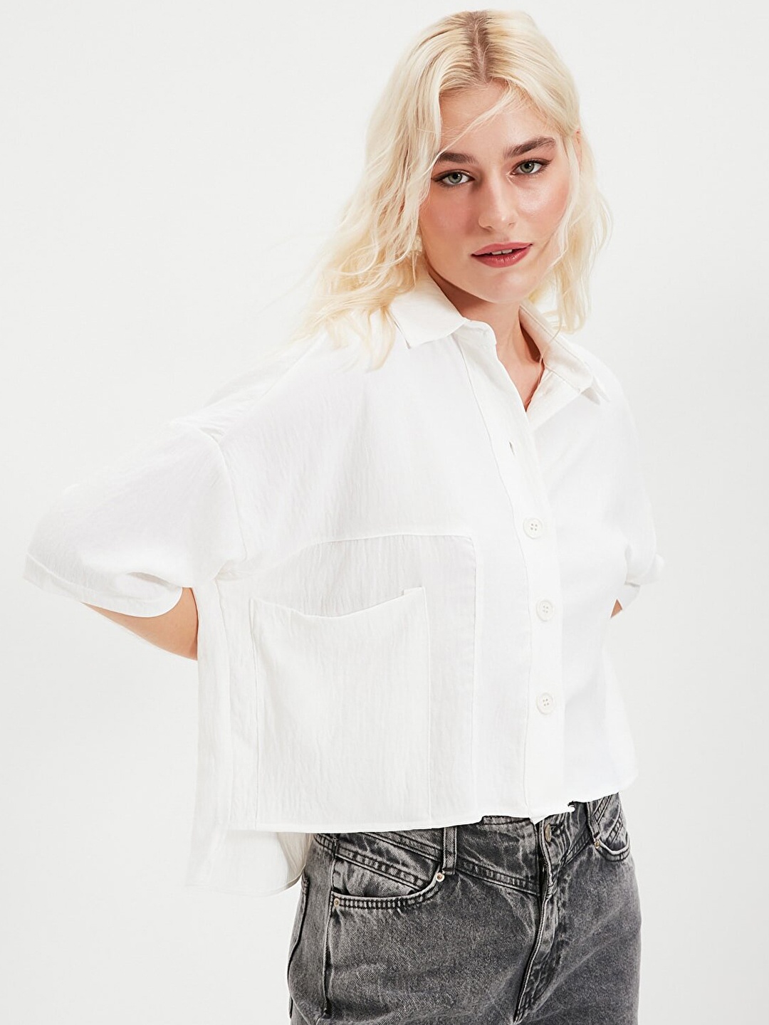 

Trendyol Women White Solid Boxy Casual Shirt