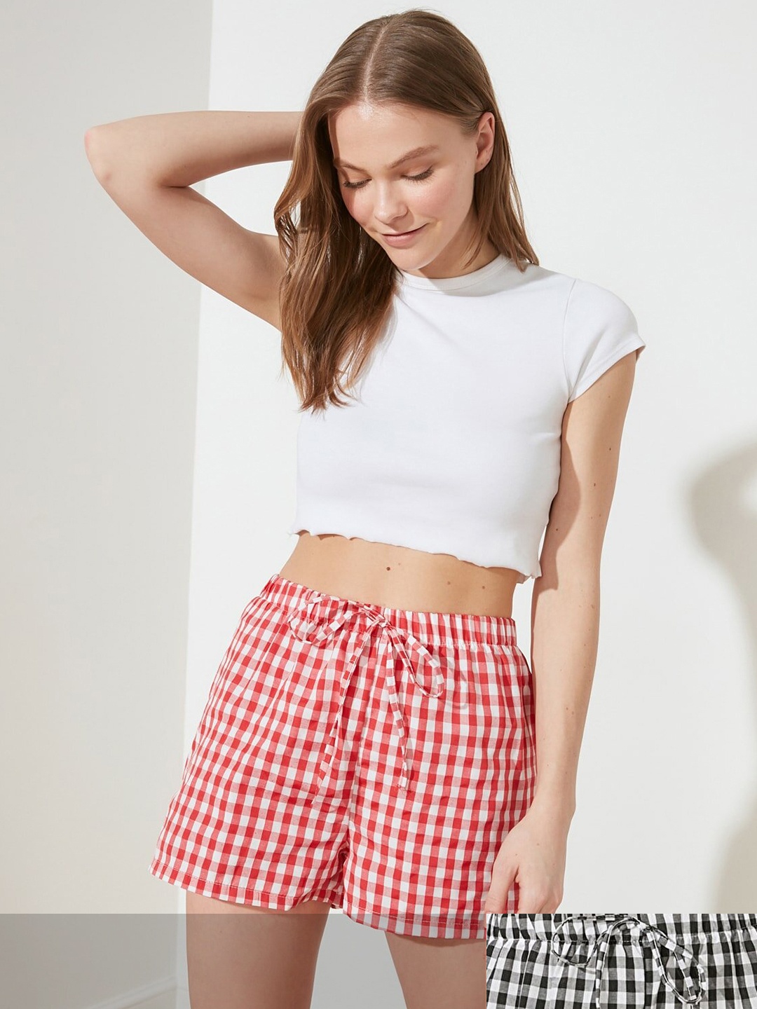 

Trendyol Women Pack of 2 Checked Shorts, Red