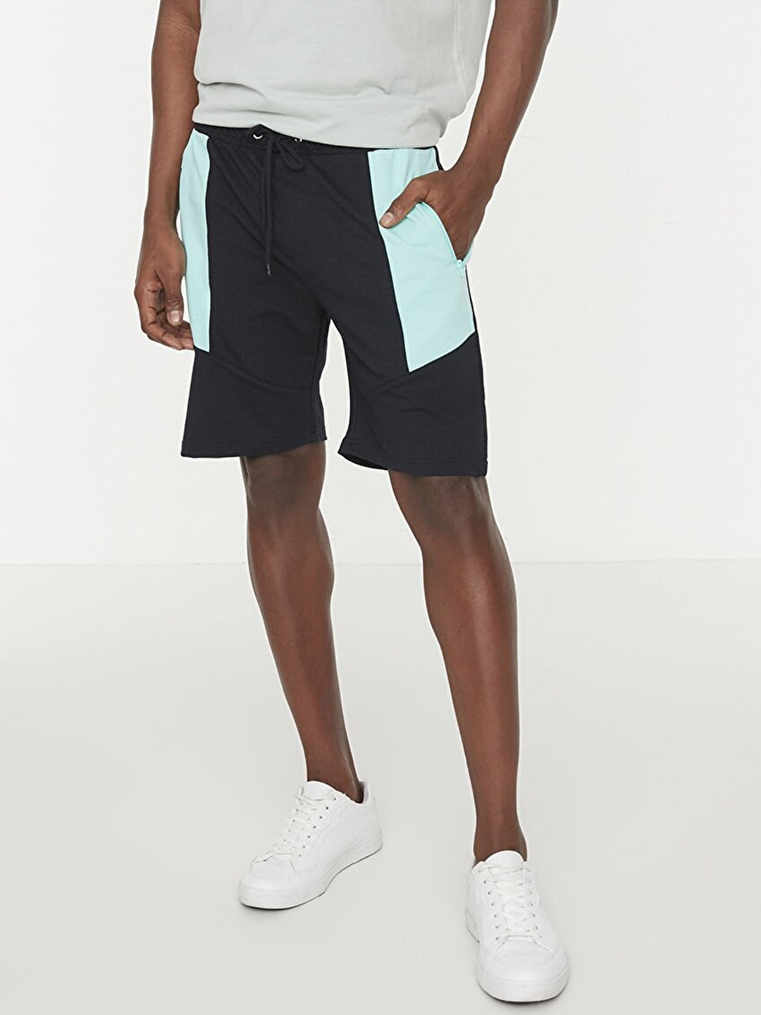 

Trendyol Men Blue Colourblocked Shorts