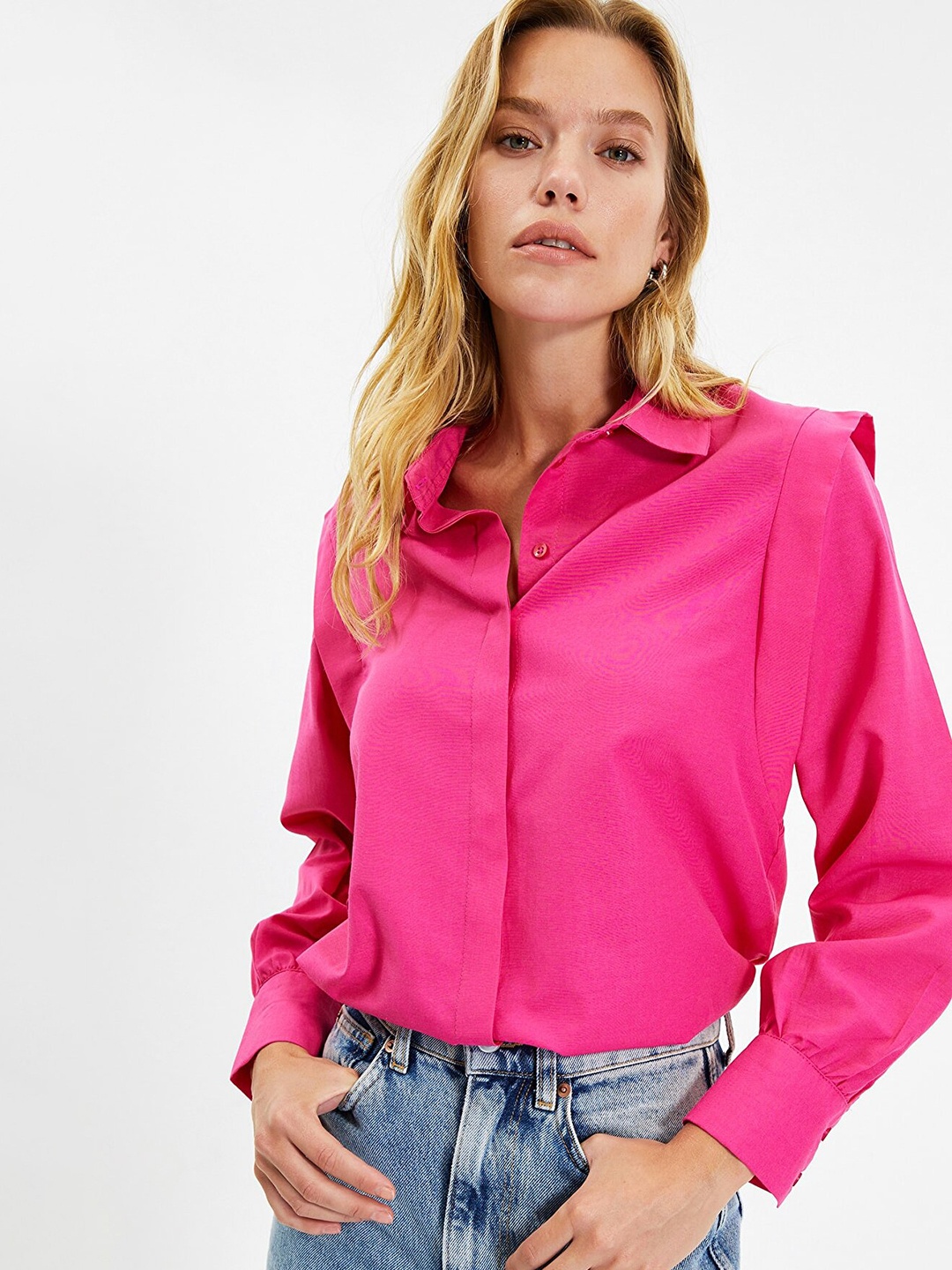 

Trendyol Women Pink Solid Casual Shirt