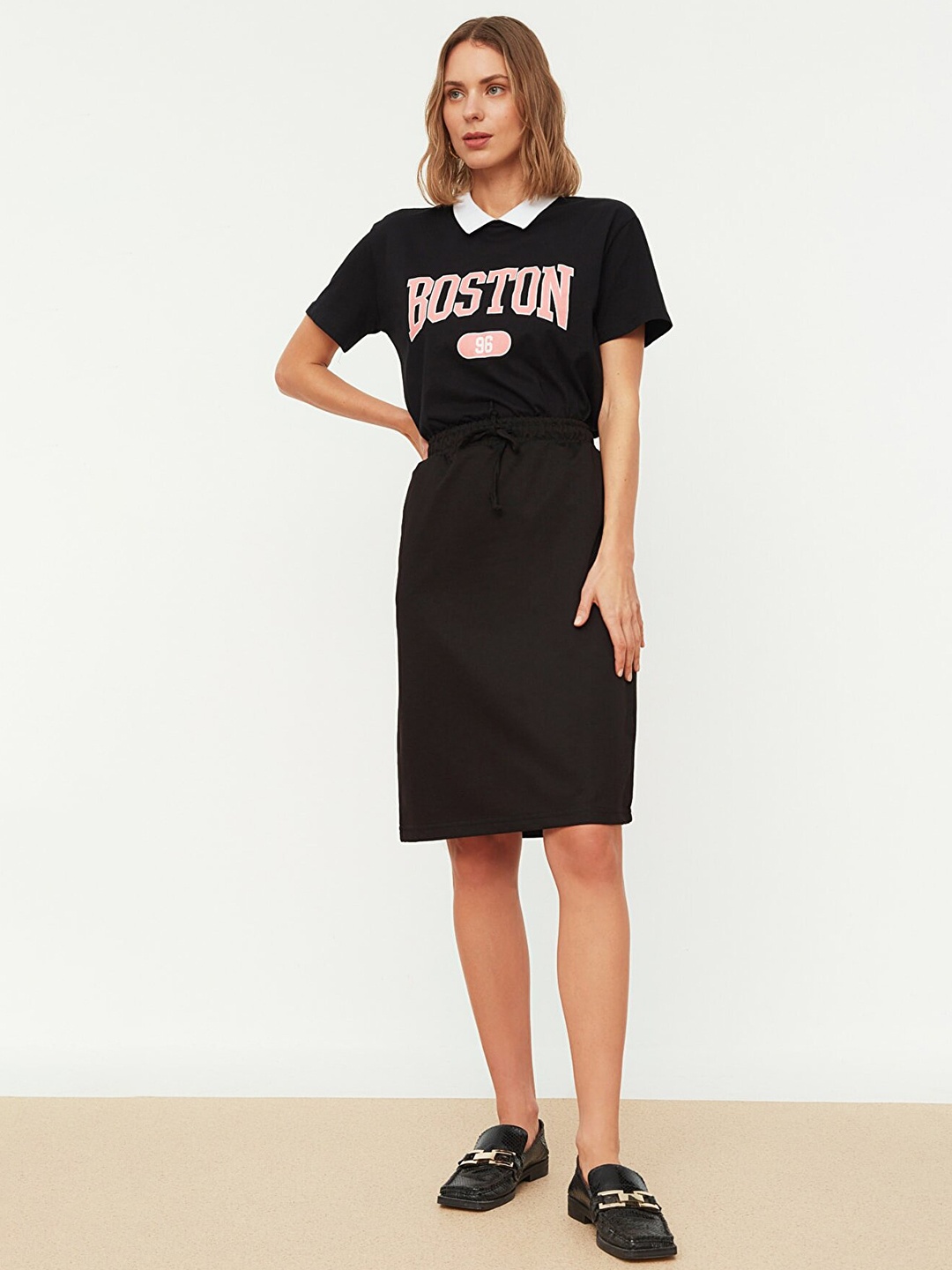 

Trendyol Black Solid Straight Skirt