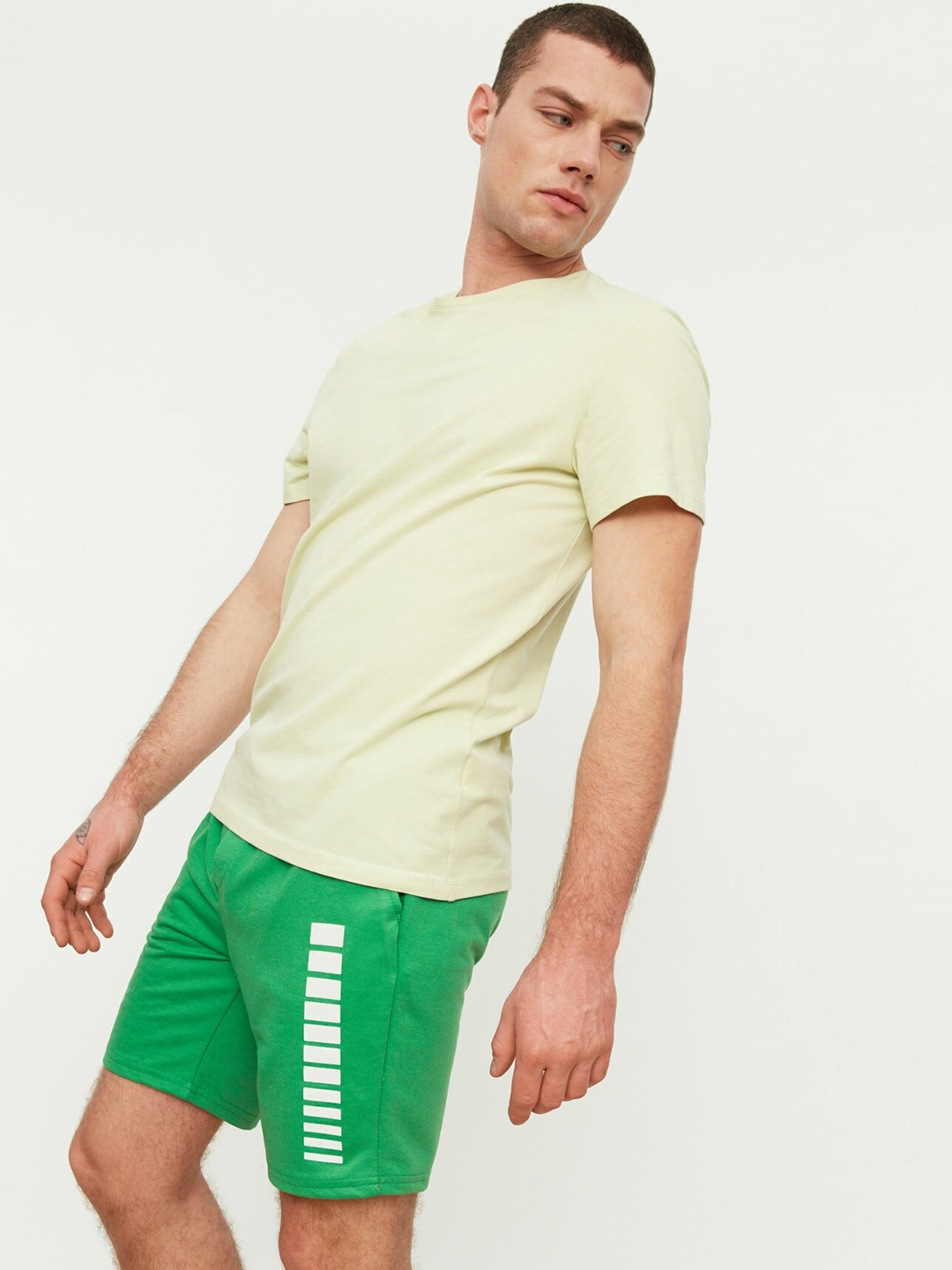 

Trendyol Men Green & White Geometric Print Shorts