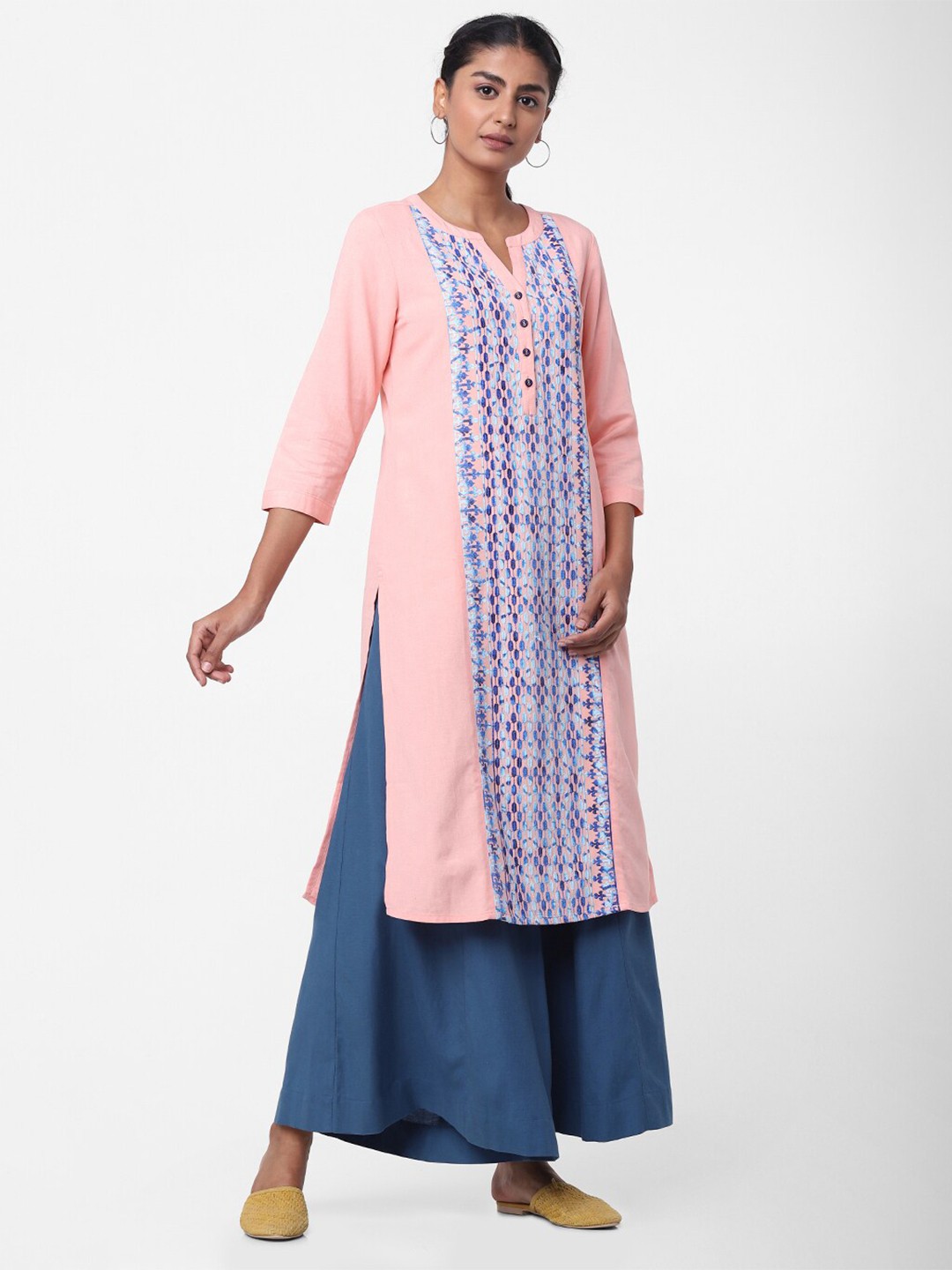 

Naari Women Peach-Coloured Geometric Embroidered Kurta