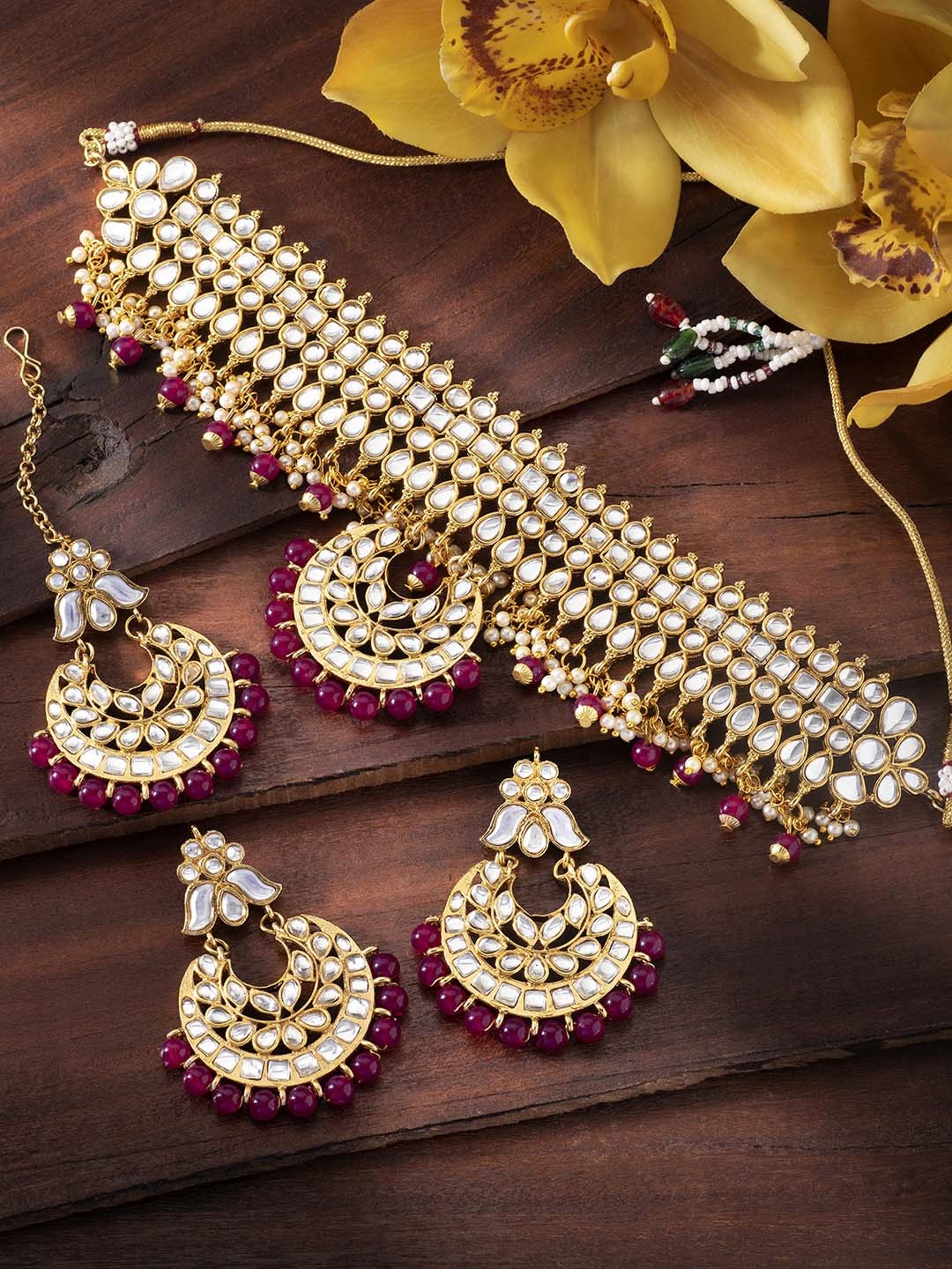 

Peora Magenta & White Gold Plated Kundan Choker Jewellery Set