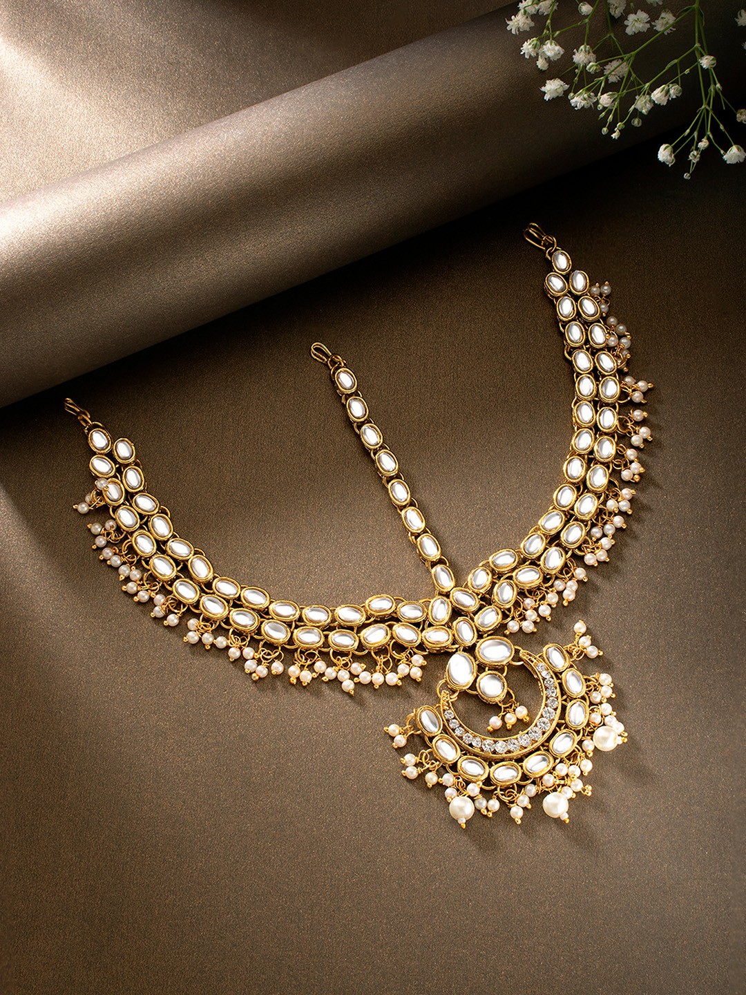 

Peora Gold Plated & White Kundan Studded Matha Patti