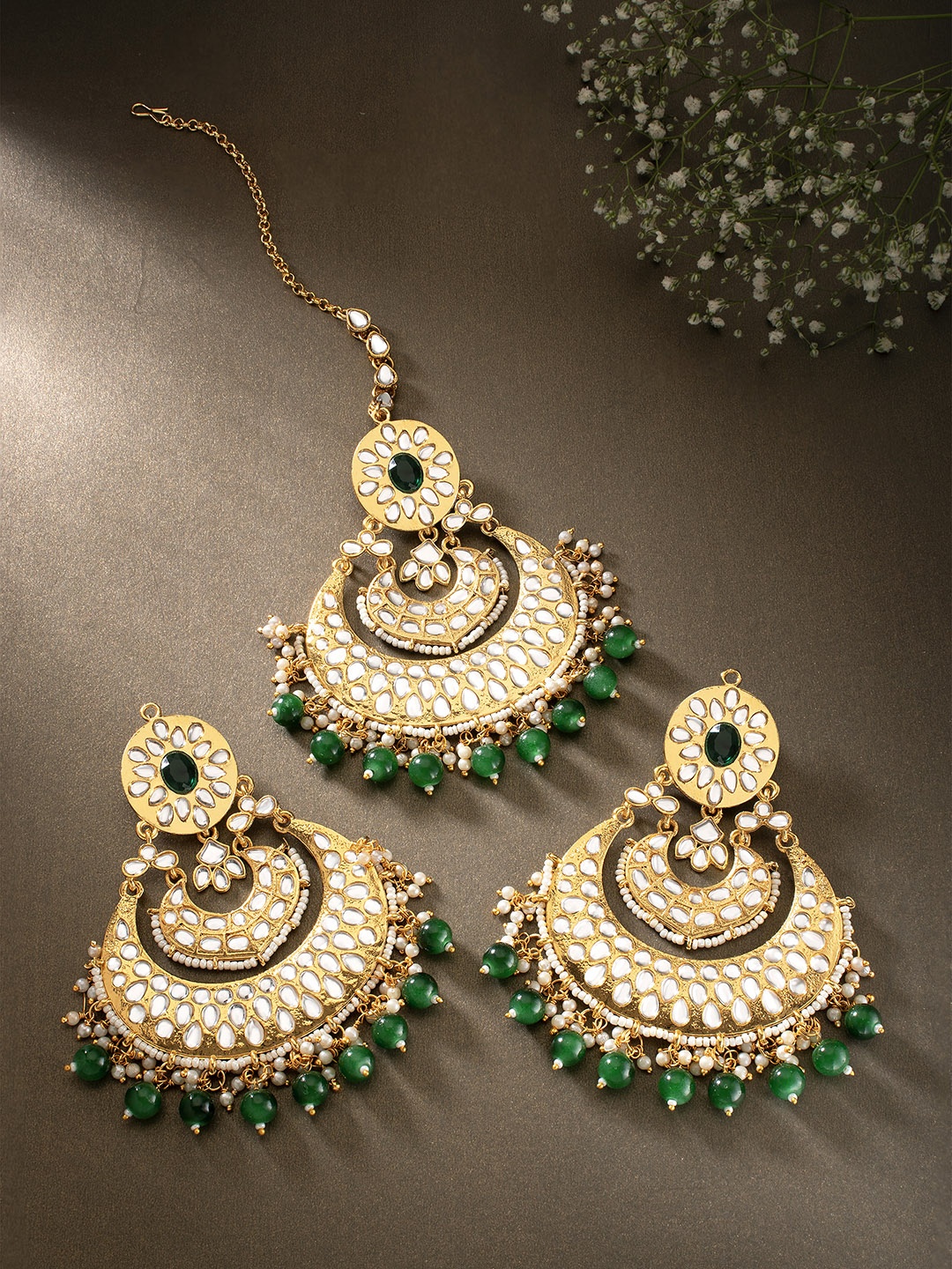 

Peora Green Gold-Plated Kundan Studded & Beaded Jewellery Set