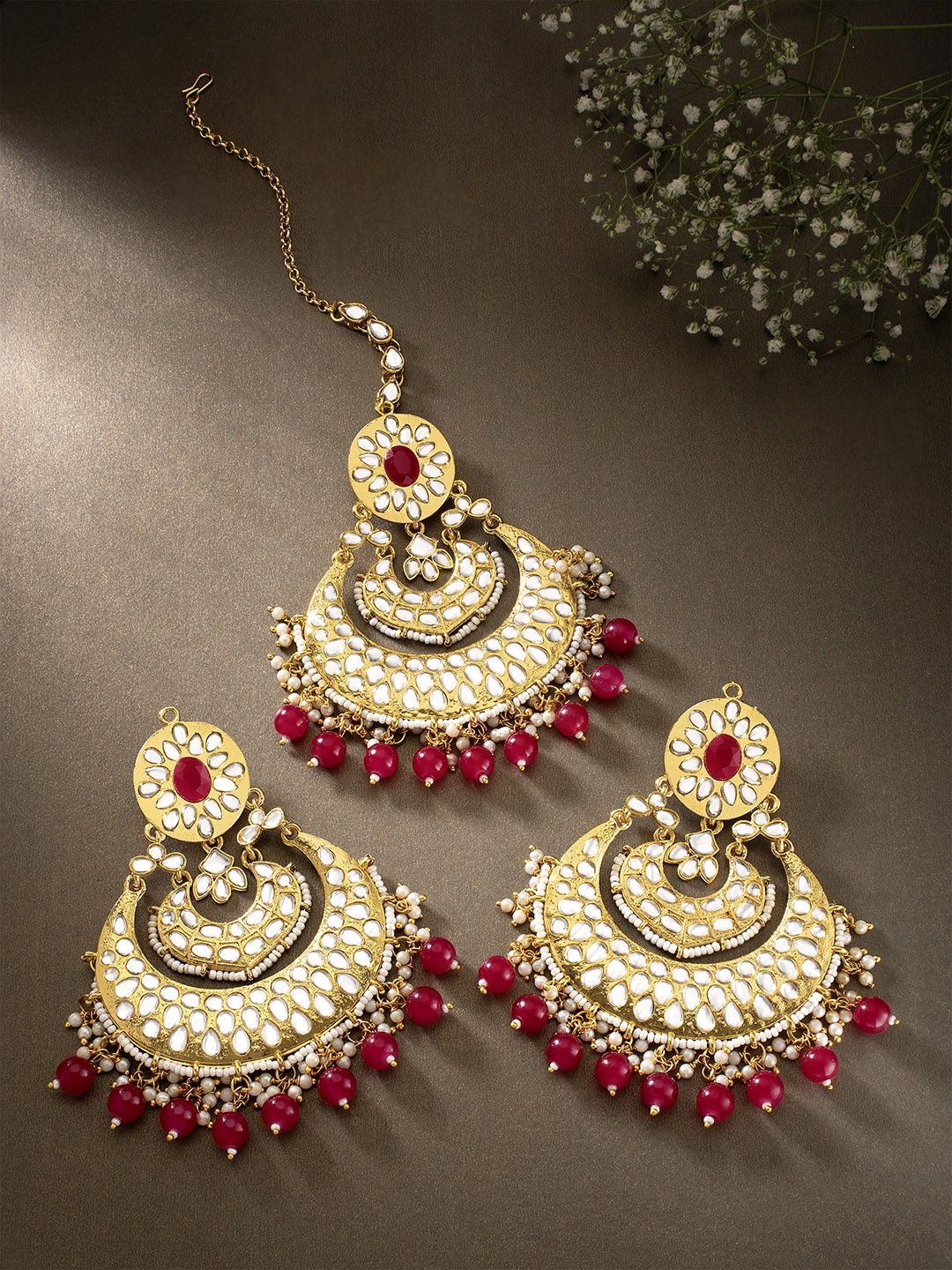 

Peora Red Gold-Plated Kundan Studded & Beaded Jewellery Set