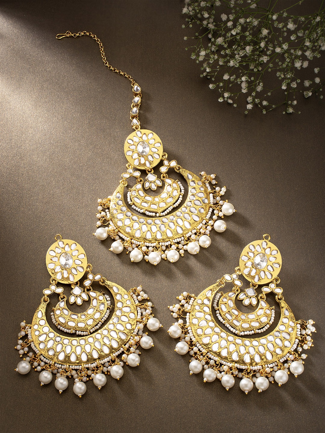 

Peora Off-White Gold-Plated Kundan Studded & Beaded Jewellery Set