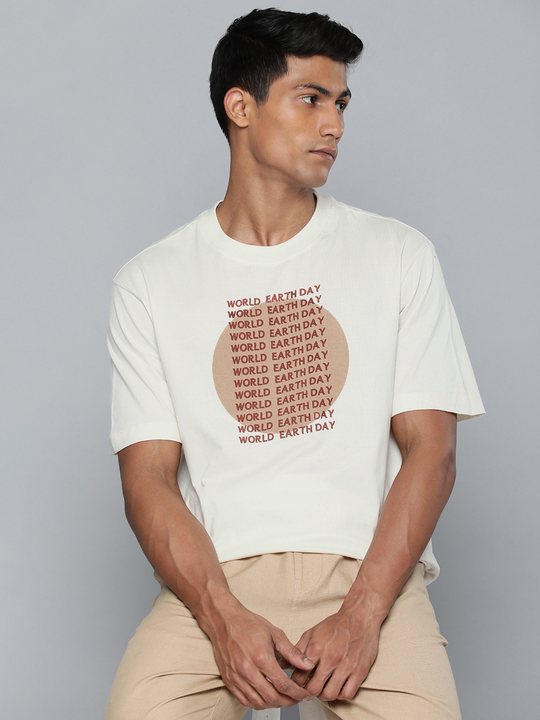 

ether Men Off-White & Brown Typography Printed Pure Cotton T-shirt