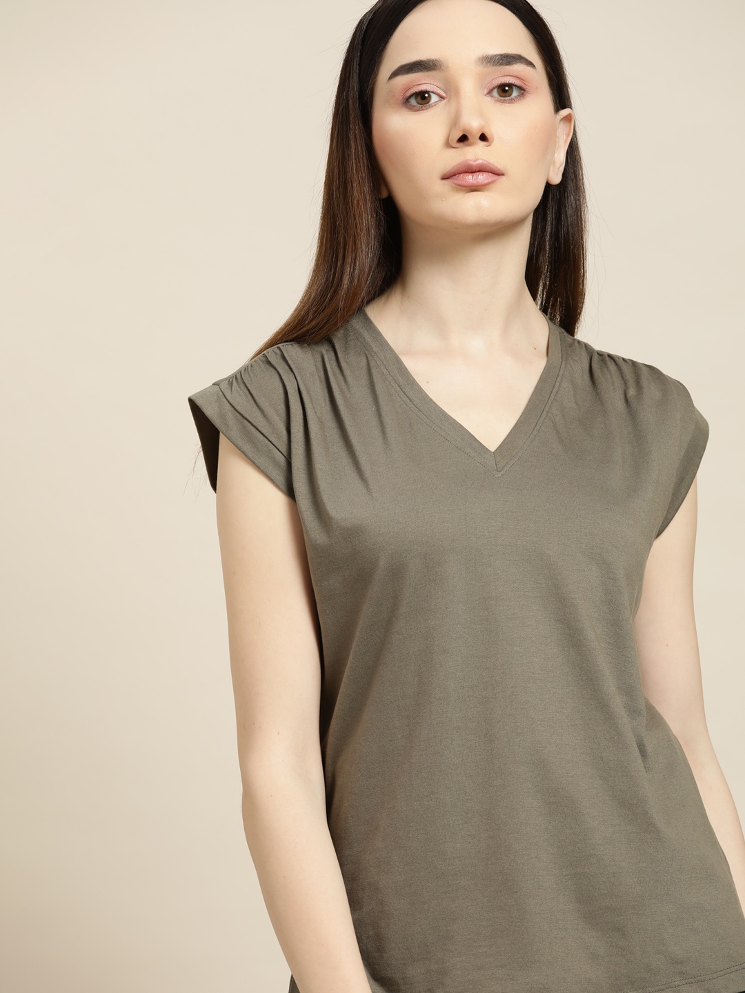 

ether Women Grey Solid Extended Sleeves Top