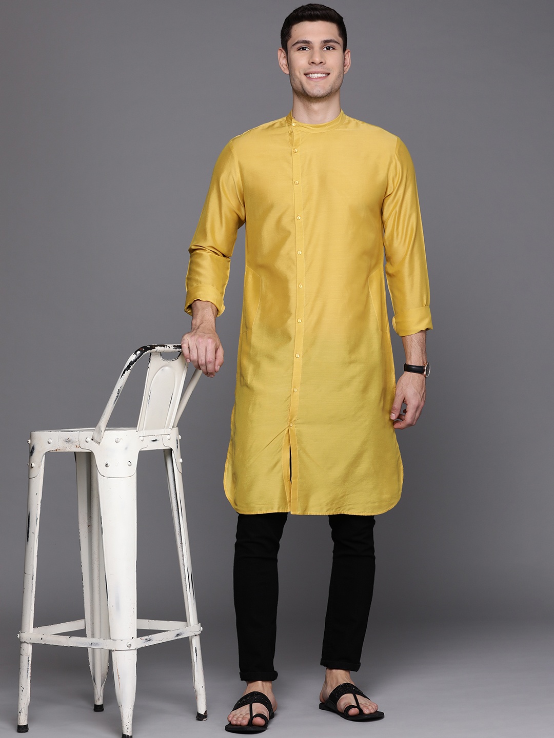 

Indo Era Men Yellow Solid Liva Kurta