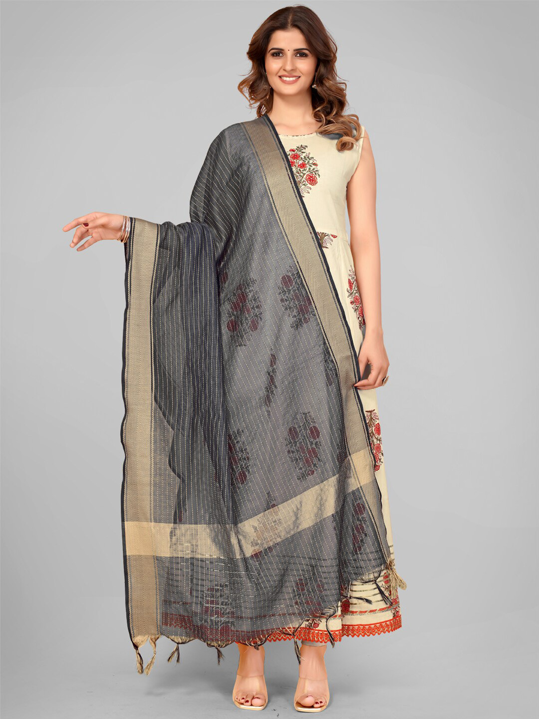 

Vbuyz Grey & Gold-Toned Striped Art Silk Dupatta with Zari