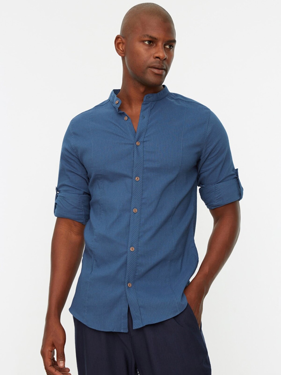 

Trendyol Men Blue Micro Checks Printed Casual Shirt