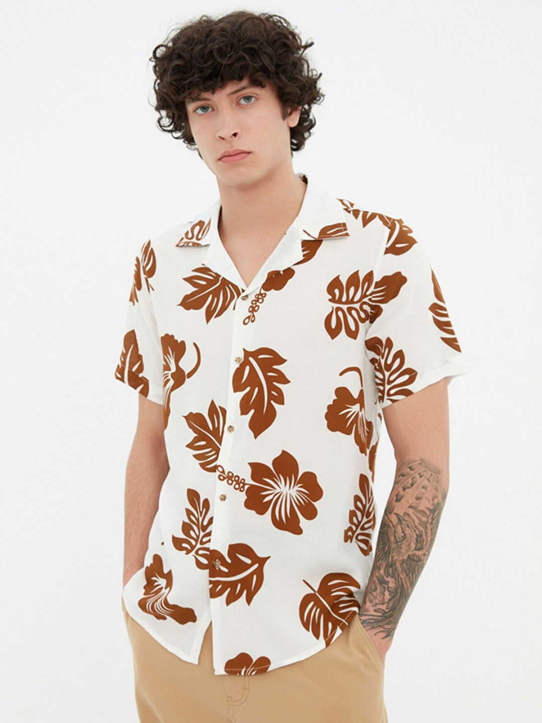 

Trendyol Men White Floral Printed Casual Shirt