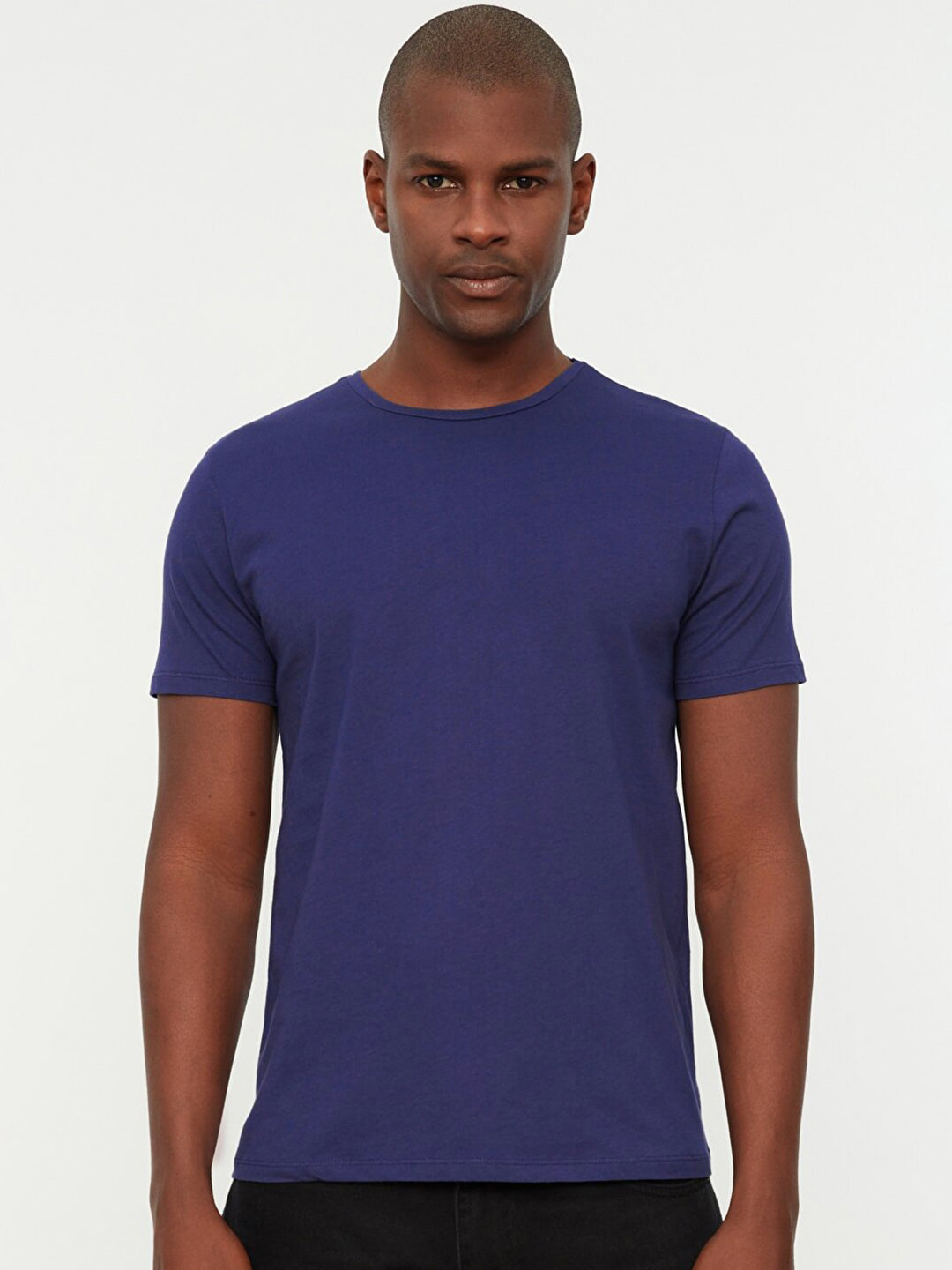 

Trendyol Men Violet Solid Pure Cotton Slim Fit T-shirt