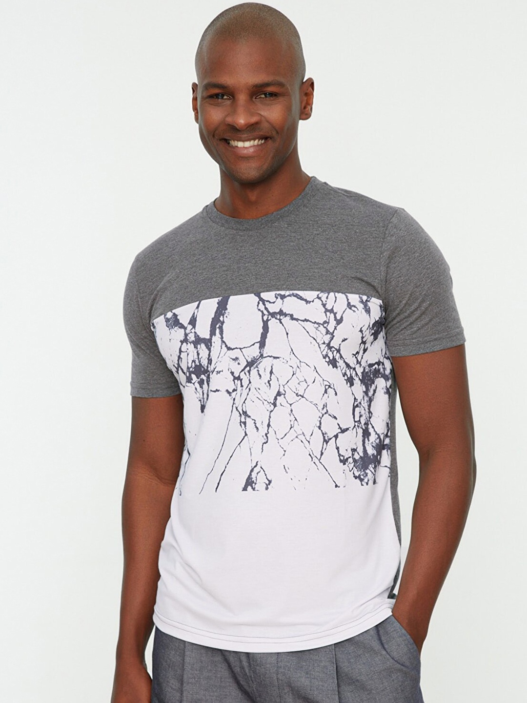

Trendyol Men Grey Melange & White Colourblocked T-shirt
