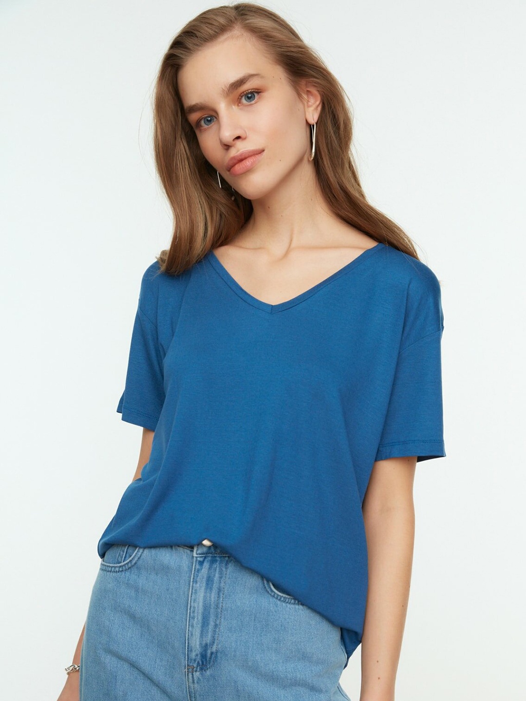 

Trendyol Women Blue Solid V-Neck Drop-Shoulder Sleeves Styled Back T-shirt