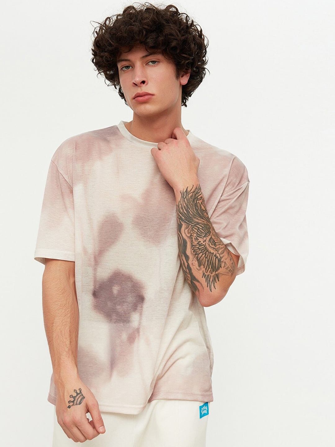 

Trendyol Men Beige & Grey Abstract Printed Drop-Shoulder Sleeves Relaxed Fit T-shirt
