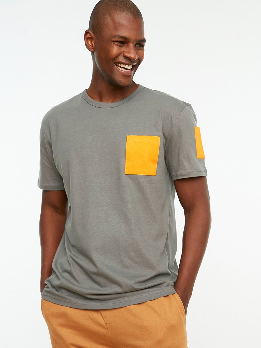 

Trendyol Men Grey Pure Cotton Contrast Pocket T-shirt