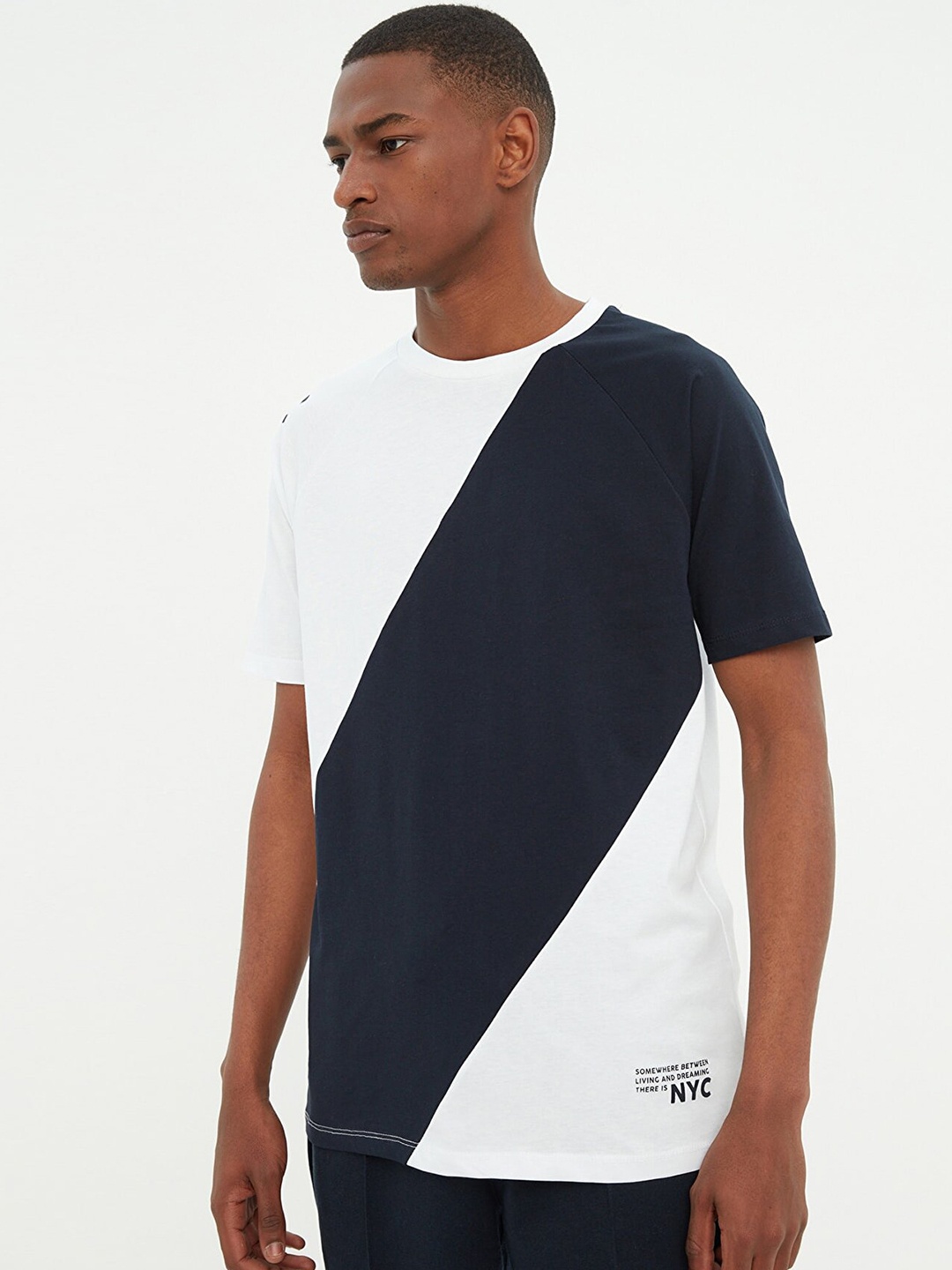 

Trendyol Men White & Navy Blue Pure Cotton Slim Fit Colourblocked T-shirt